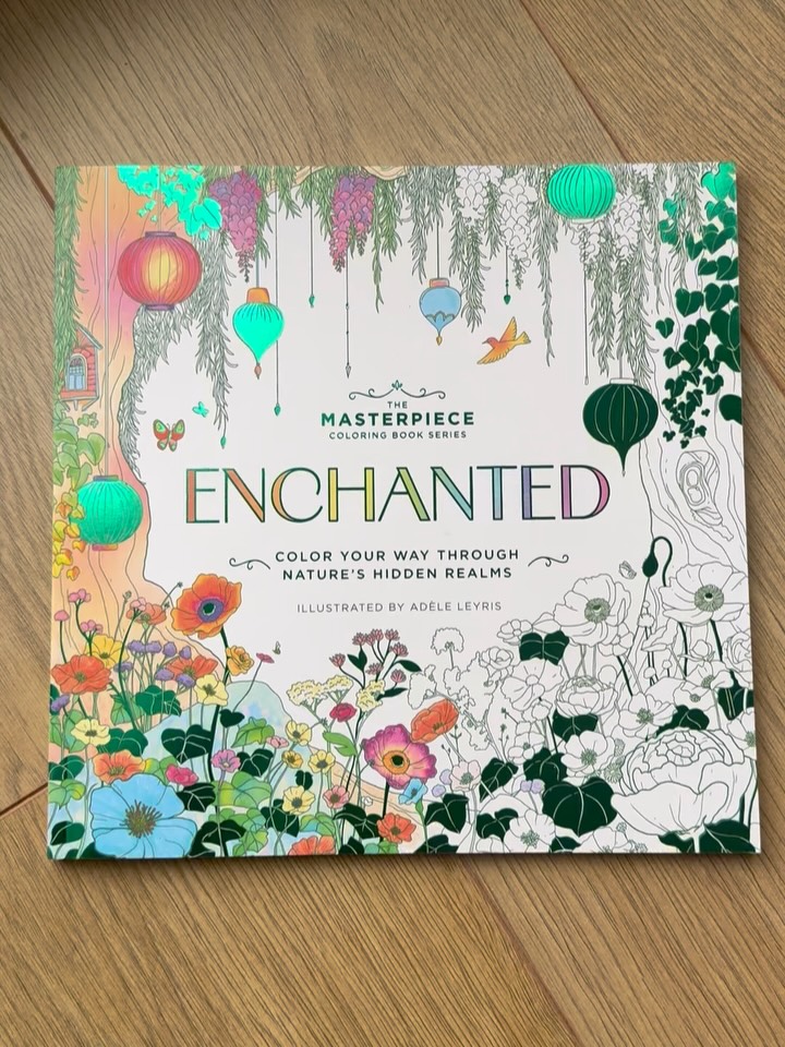 The first in a series of colouring books I illustrated for HarperCollins.
A world of whimsy, rich secret gardens, and delicate foil details.
Step in, slow down, and lose yourself in a profusion of flowers.
Designer: Emily Sullivan
Publisher: @harpercollinsuk_design @harpercollins @cidermillpress
Agent: @ilariavigilante91
Agency: @brightagencyillustration @brightagencypublishing @the_bright_agency
#coloringbookforadults #colouringbookforadults #livredecoloriagepouradulte #livredecoloriage #illustratedcolouringbook
