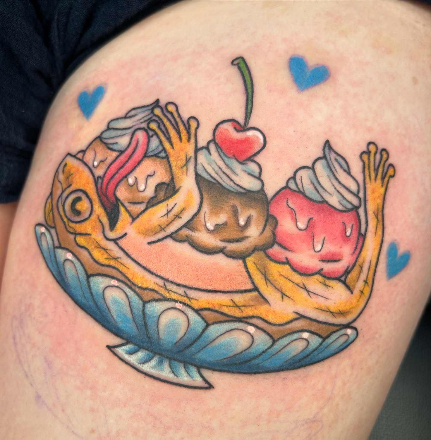 💝 Some recent tattoos and recent life. Super grateful for @hannah.87241 getting my banana split frog that I drew like maybe 4 years ago!! Thank you @hayyjklein for getting my heart shaped chrysanthemum! Thank you @jakeberuh and Sue too! 💝
.
.
.
#frogtattoo #icecreamtattoo #sillytattoo #foodtattoo #pghtattooer