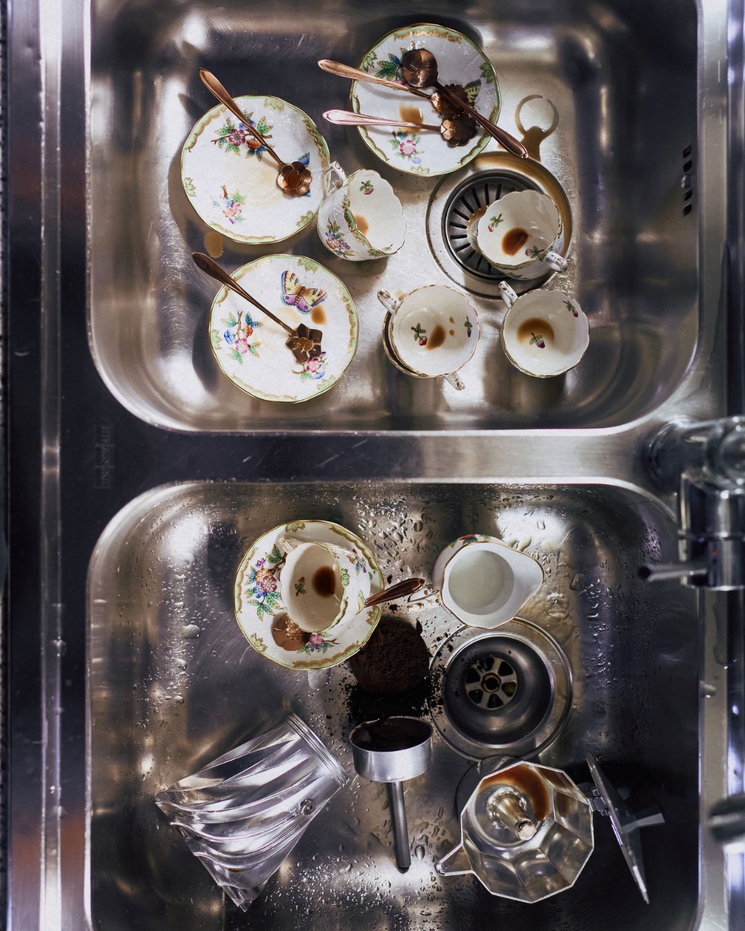 How to clean your Turbo Moka to last a lifetime?
Rinse all components with clean water only.
Leave the moka disassembled to dry completely before reassembling.
Never close the moka with moisture inside.
Never use a dishwasher.
Respect the ritual. ☕
#TurboMoka #Moka #CoffeeRitual #ItalianCoffee #madeinitaly