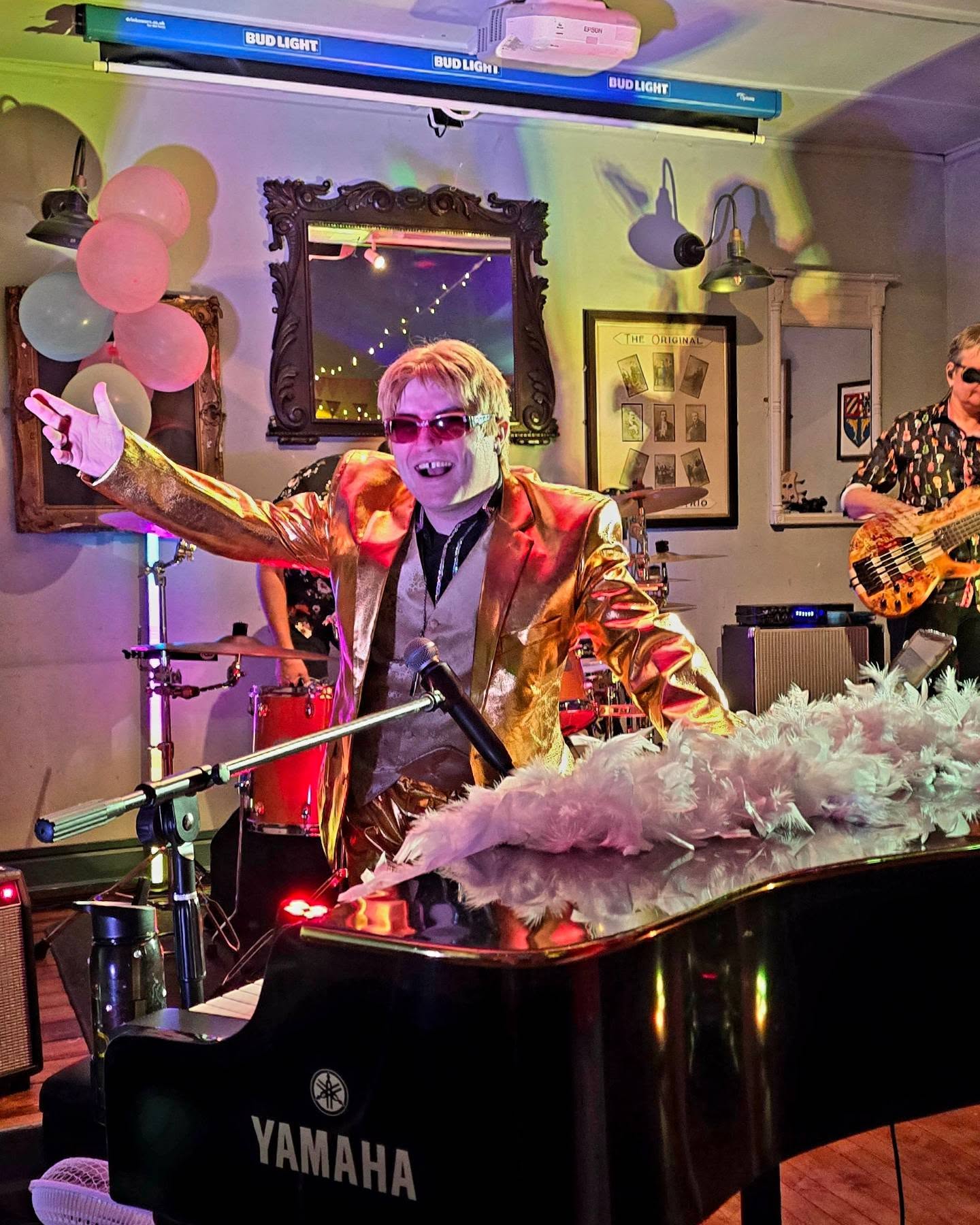 Fantastic evening tonight @hughes5772 😀 Elto John tribute amazing as always 🤩 #eltonjohntribute