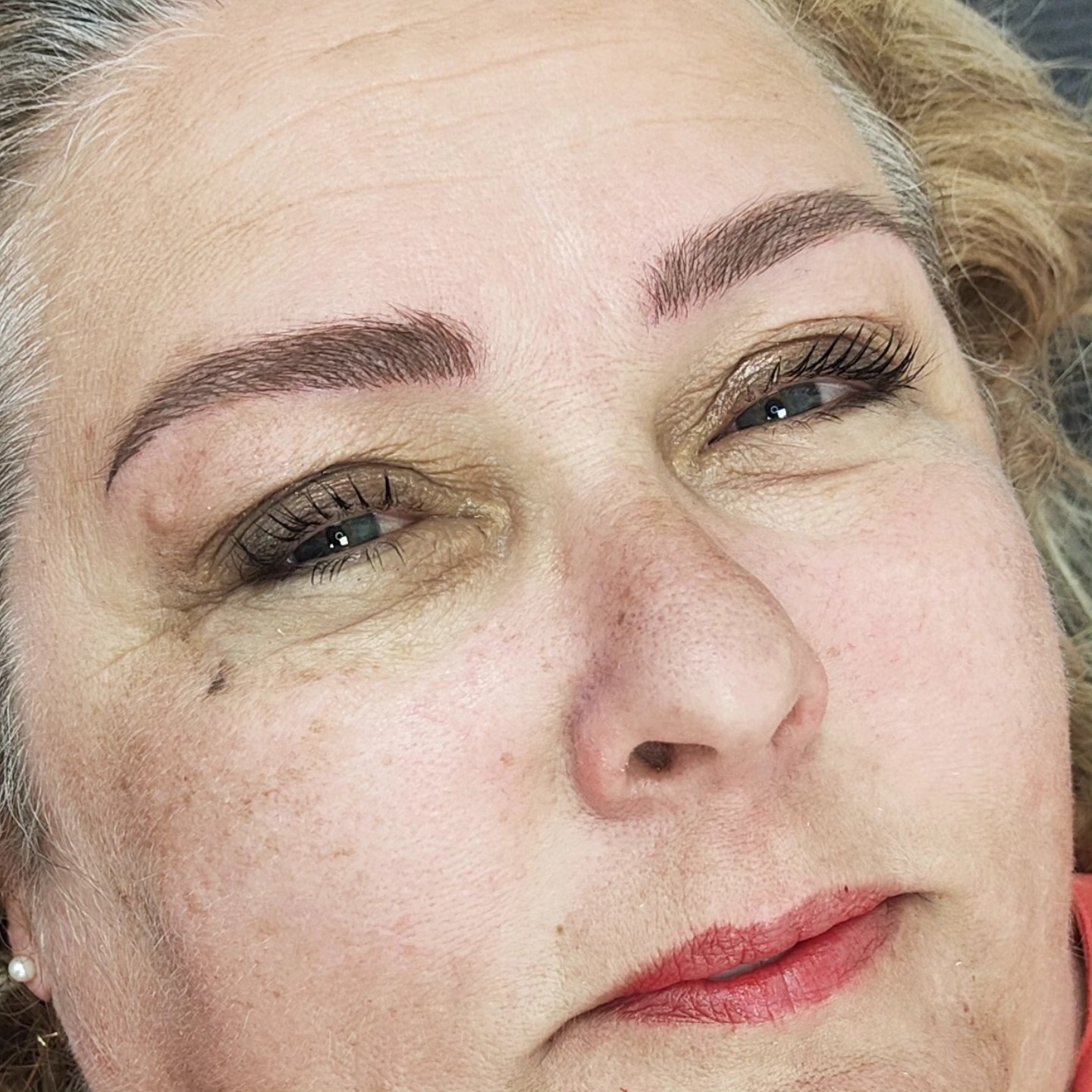 🔥 Nano brows 🔥 Swipe naar rechts voor before.
De warmte van de kleur neemt nog af en wanneer de wenkbrauwen genezen zijn is de kleur ook zachter/lichter.
Voor de wenkbrauwen is er keuze uit verschillende technieken, samen kijken we naar de meest geschikte techniek voor jou.
Wil je graag meer informatie en/of een afspraak maken, stuur dan even een email naar prettybyroos@gmail.com of app naar 0630103131.
Of boek makkelijk en snel online:
https://prettybyroos.boekingapp.nl
Kosten: 325 euro inclusief nabehandeling na 6 weken.
www.prettybyroos.nl
📌 Wolvega
#browmaster #permanentemakeup #permanentmakeup #makeup #eyebrows #hairstroke #hairstrokes #microblading #nanobrows #powderbrows #eyeliner #lips #pigment #pigmentation #tattooshop #tattoo #tattoos #oudehaske #friesland #thenetherlands #joure #sneek #heerenveen #leeuwarden #wolvega #wakeupwithmakeup