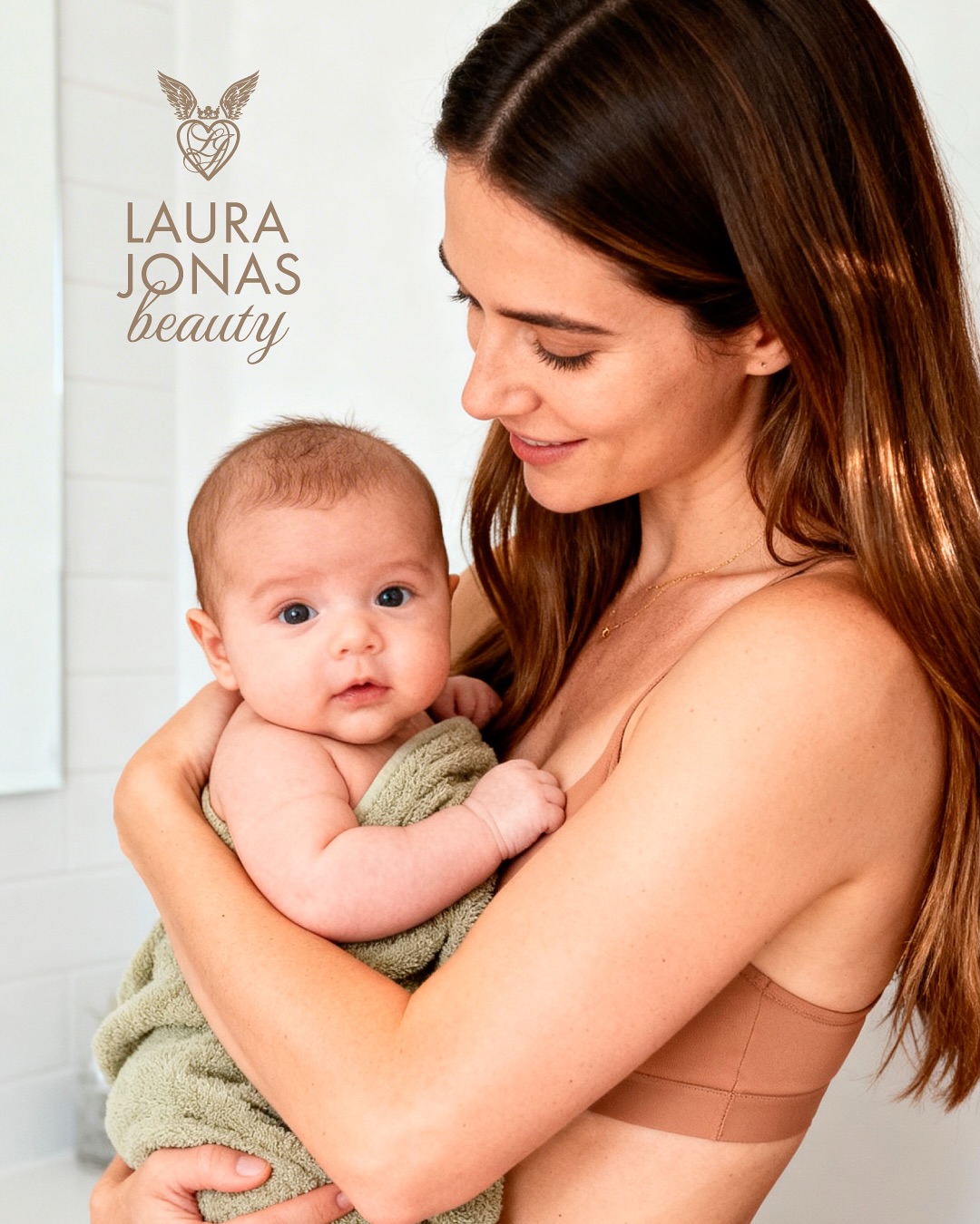 🌿✨ Představujeme Vám dvě novinky z naší řady certifikované přírodní kosmetiky LAURA JONAS Beauty - dětské tělové mléko a sprchový gel, vytvořené s respektem k citlivé pokožce těch nejmenších.
Jemné složení inspirované přírodou šetrně čistí, vyživuje a chrání, aniž by narušovalo přirozenou rovnováhu pokožky. Každý dotek přináší pocit hebkosti, hydratace a zklidnění - přesně tak, jak dětská pokožka potřebuje.
Sprchový gel promění koupání v uklidňující zážitek, kdy lehká pěna jemně čistí bez vysušení a zanechává pokožku čistou, vláčnou a spokojenou. Tělové mléko následně pokožku zahalí do hedvábného závoje hydratace, podpoří její přirozenou ochrannou bariéru a udrží ji jemnou po celý den. Kombinace těchto dvou kroků přináší harmonickou péči, která respektuje přirozené potřeby citlivé pokožky.
Pečlivě vybrané přírodní ingredience, certifikace Ecocert COSMOS Organic a maximální šetrnost k pokožce dělají z této dvojice ideální volbu pro každodenní péči již od prvních dnů.
Proč si tuto novinku zamilujete?
🌿 kompletní péče pro jemnou dětskou pokožku
🌿 šetrné, nevysušující složení vhodné od narození
🌿 podporuje hydrataci, zklidnění a přirozenou ochranu pokožky
🌿 certifikovaná přírodní a bio kosmetika
✨ Protože první doteky péče by měly být stejně jemné jako láska sama. ❤️🪽
Tyto dvě novinky spolu s ostatními našimi kosmetickými produkty najdete na https://www.laurajonas.cz/kosmetika