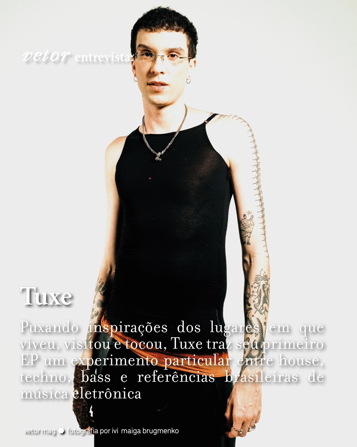 “CEM POR CENTO”, do produtor baiano @iagotuxe, foi um dos EPs mais emblemáticos da cena underground em 2025. Inspirado pelos lugares onde já tocou, viveu e festejou, Tuxe sentou com @redcrowning, para falar sobre “geografia musical”, a estrutura eletrônica do pagodão baiano e como tudo isso se junta no seu primeiro EP da carreira.
entrevista completa na bio ദ്ദി(˵ •̀ ᴗ - ˵ ) ✧