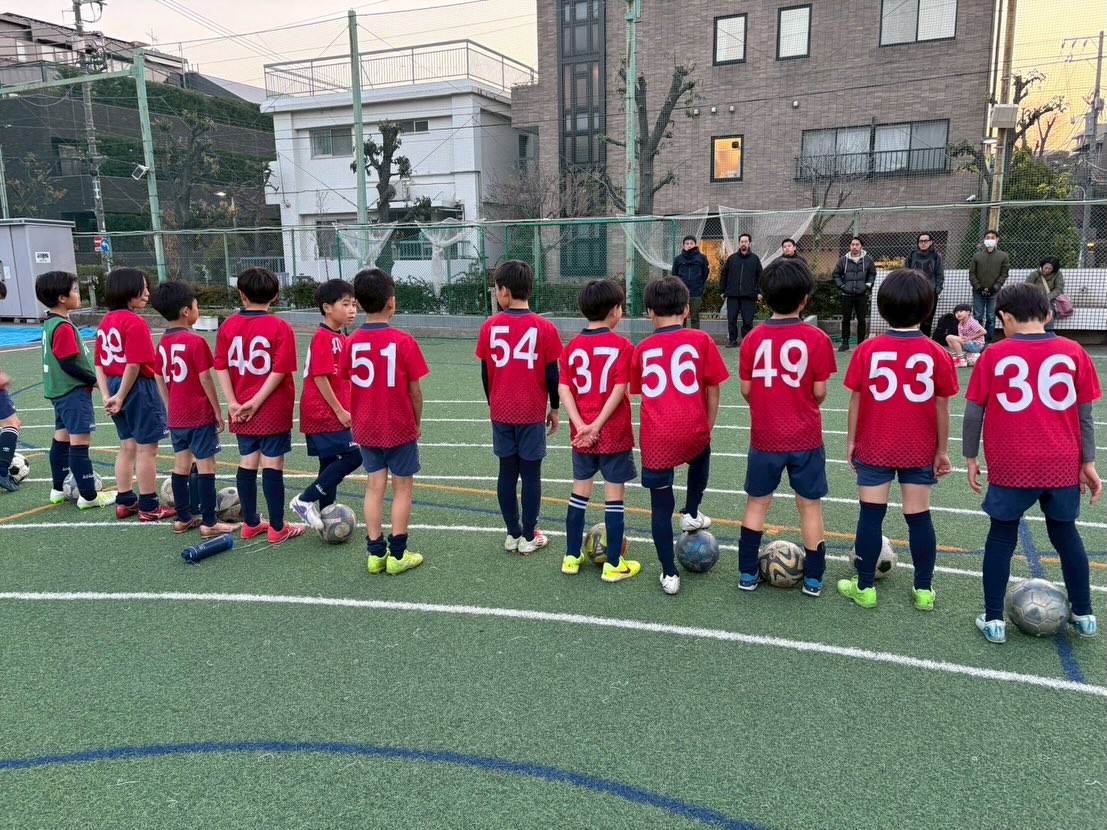 試合報告⚽️
◎3/21(土)
U-10TRM vsヴィトーリア目黒
U-11TRMvsキントバリオ
◎3/22(日)
U-8TRMvsトラストユナイテッドFC
U-9TRMvs 三鷹FC
U-11TRMvsFC戸越
対戦していただいたチームの皆さま、ありがとうございました。🙇♂️
新学年になるにあたり、子どもたちも日々成長できるよう頑張っています!
#スポーカル六本木SC
#少年サッカー
#育成