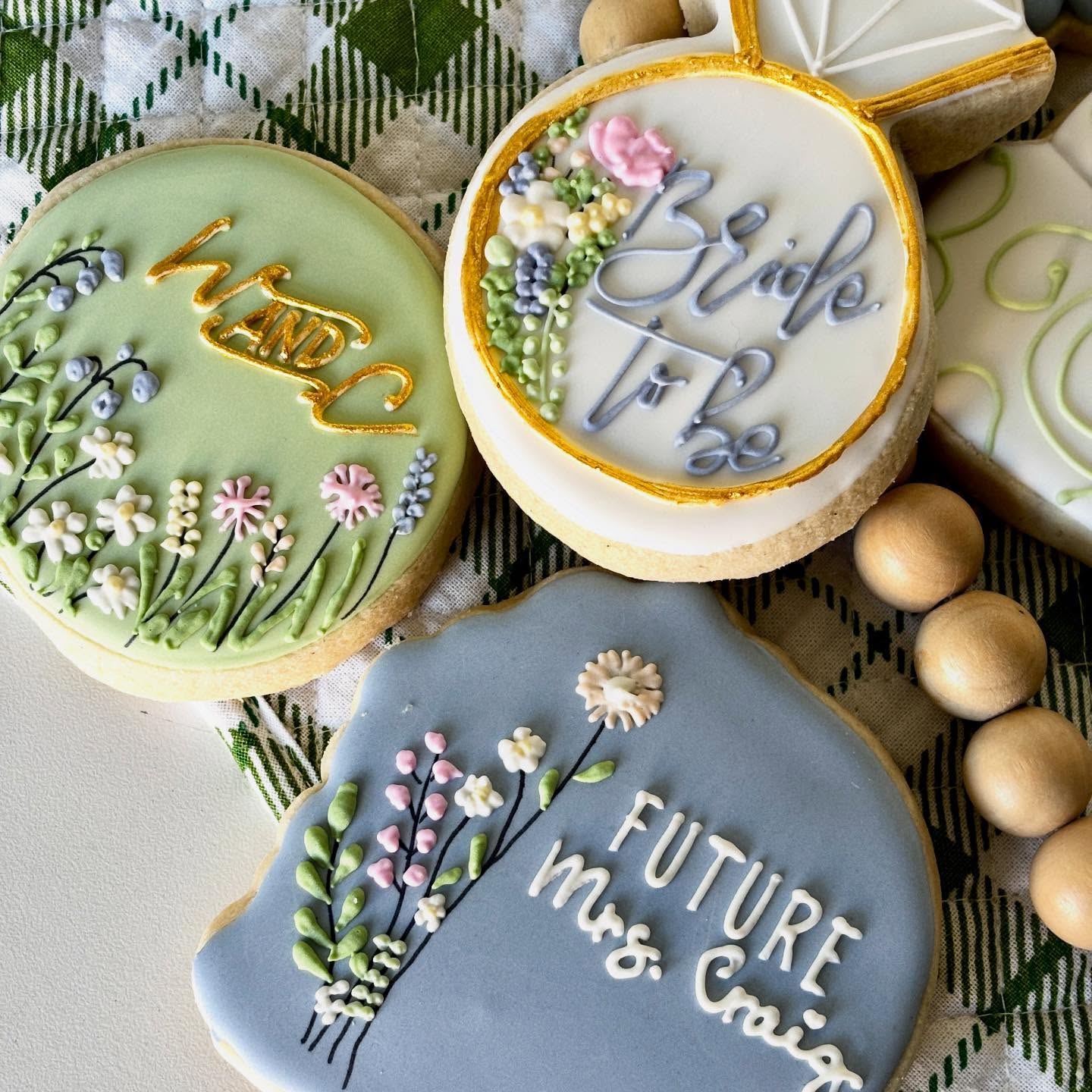 Proof that cookies can be the main character 💍
This wildflower bridal set might be one of my favorites yet.
#missmoosbakeshop #customcookies #bridalshowercookies #decoratedcookies #texascookies