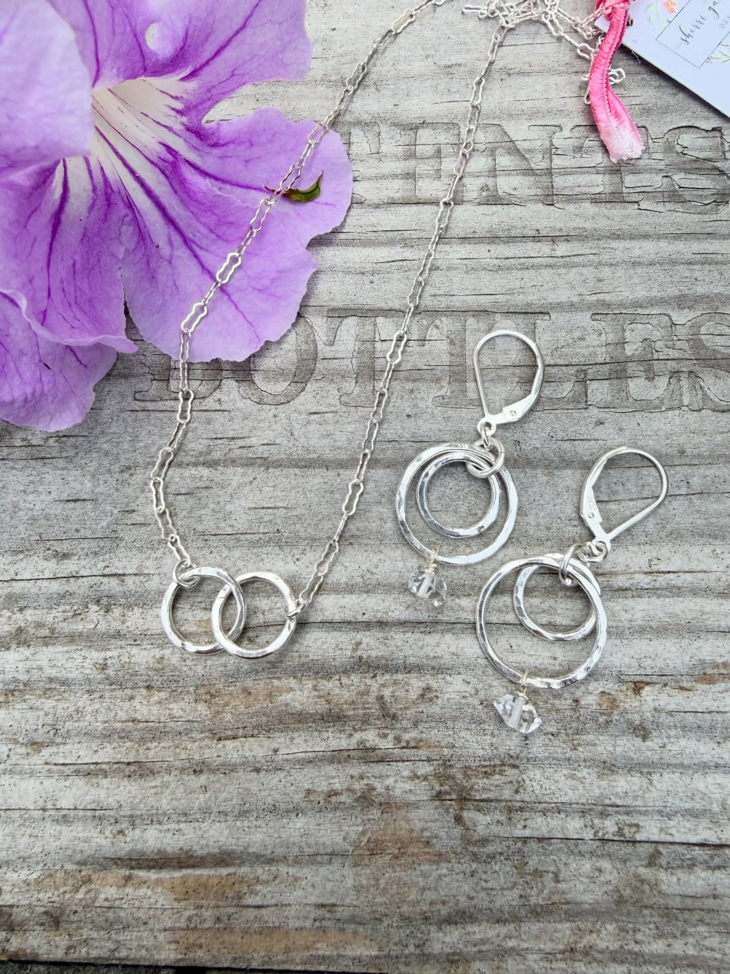 Your 2 favorite jewelry pieces have arrived!
Simple yet elegant meant for everyday.
You can find yours at the @napafarmersmkt on Saturday from
8am to noon.
Weāre at the corner of Soscol & First in Napa every Saturday & Tuesday.
Want to be kept in the loop about new jewelry & my show schedule? Go to the link in my profile and sign up!
