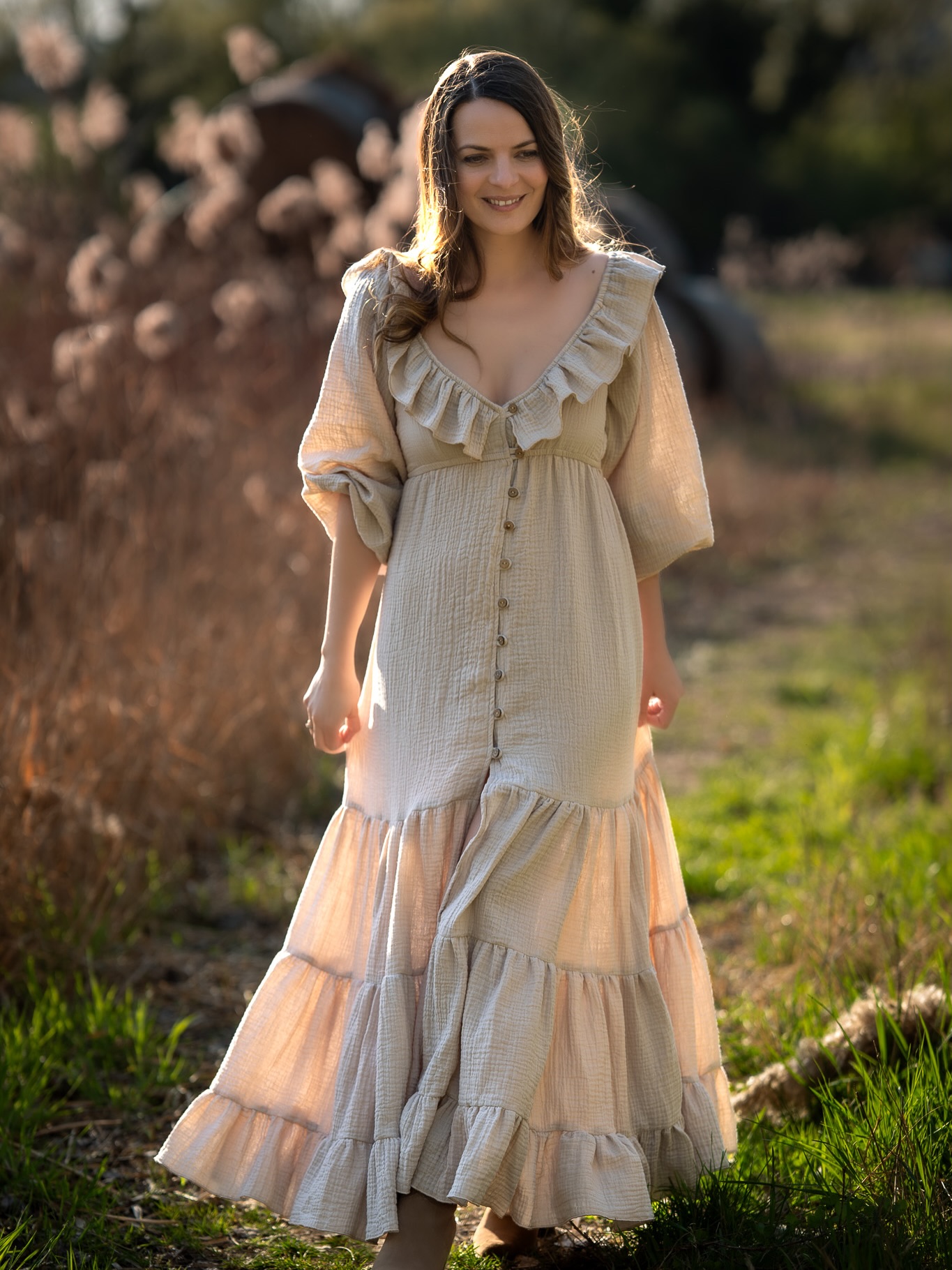 There’s something truly spine-tingling about dreaming up a dress, creating it, and then bringing that vision to life ✨
The Sweetheart dress is not only elegant—it covers where it should and highlights where it’s most flattering. The delicate ruffled, open neckline beautifully emphasizes the face and décolletage, while the long sleeves provide a graceful touch.
The skirt’s cut enhances an hourglass silhouette, creating a look that’s effortlessly feminine and refined 💫
Now available at a special price in our webshop in more than 10 colors 🤍
📸 special thanks for the photos to my husband @sunsetpixels
#sweetheartdress #femininefashion #elegantstyle #hourglasssilhouette #timelessfashion