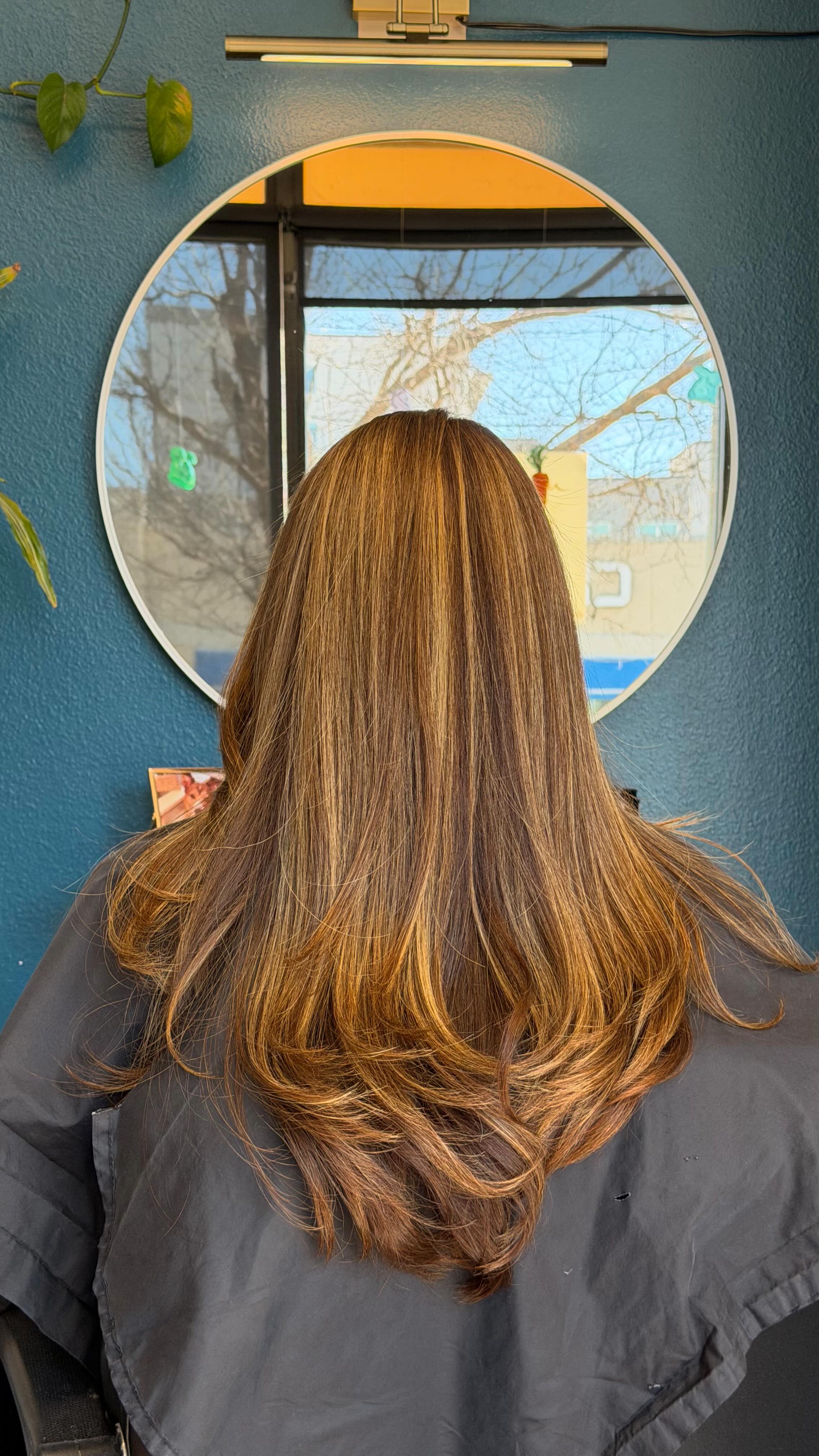 “Seeing is believing. ✨🌿
The #1 question we get asked is: “”Can organic color actually handle my grays?”” 🕊️ The answer is a beautiful, seamless YES.
Using Oway’s Hcolor, we achieve 100% gray coverage without the harsh ammonia, smell, or scalp irritation. 🚫🔥 Instead of just “”staining”” the hair, we nourish it with biodynamic hibiscus and ethical date oil, leaving your roots soft, shiny, and perfectly blended. ☀️💎
It’s not just a touch-up; it’s a health-conscious choice for your hair and your body. 💖🌸
Ready to ditch the chemicals but keep the coverage? Tap the link in our bio to book your organic color ritual for April! 💌✨
#StPeteHair #GrayCoverage #StPeteSalon #CleanBeauty OrganicColor