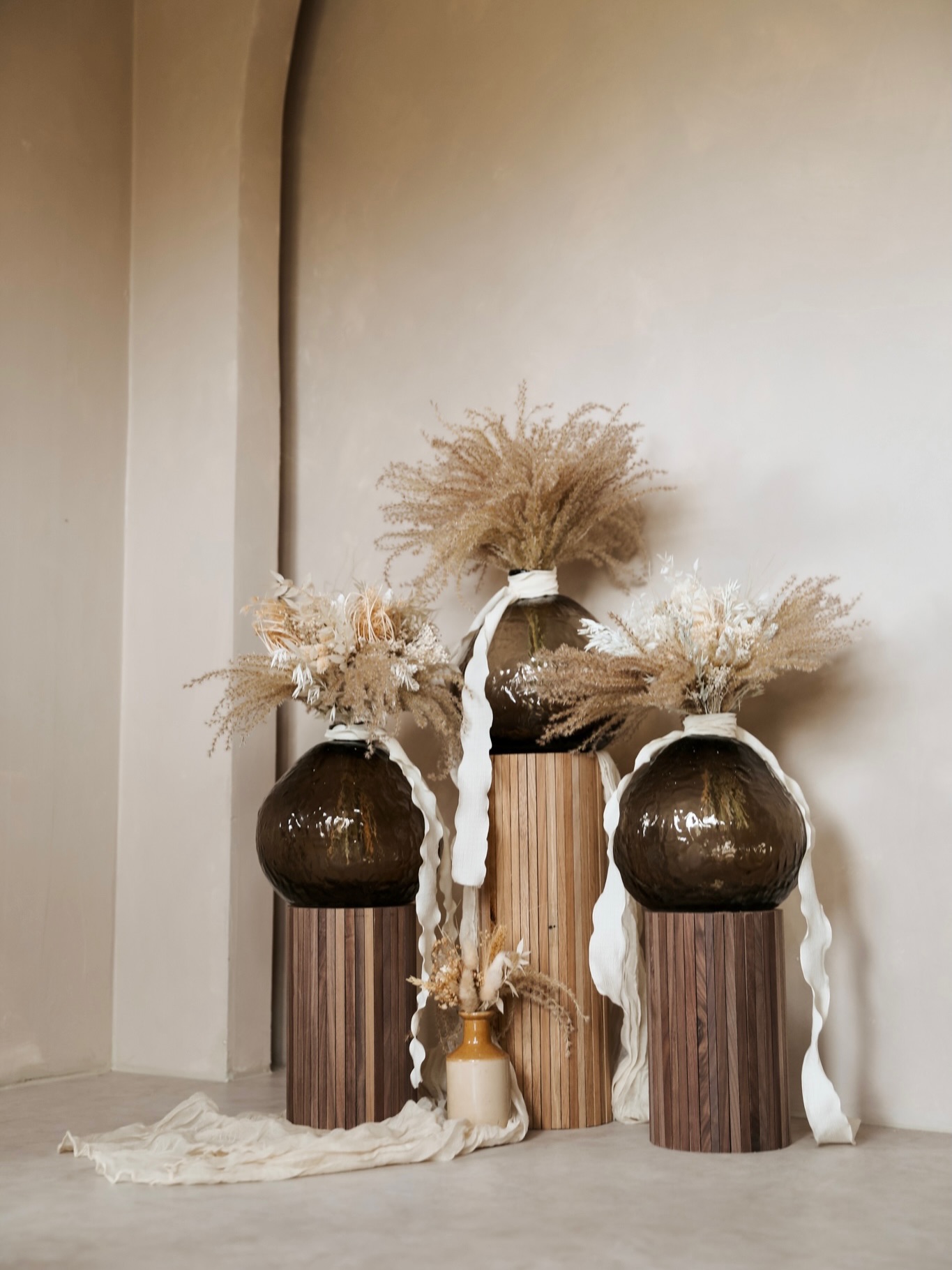 Now added to our decor collection, these gorgeous handmade mini pedestal stands 🫶
As you know we hand-make as much decor as we can, focusing on using sustainable materials. Jack has handmade these using lots of off-cuts which would otherwise go to waste!
These will be the perfect edition to decorate your signage, or to be using down the aisle!
We’d love to know what you think 🥰
#sustainableweddingdecor #handmadewedding #bohowedding #weddinginspiration
