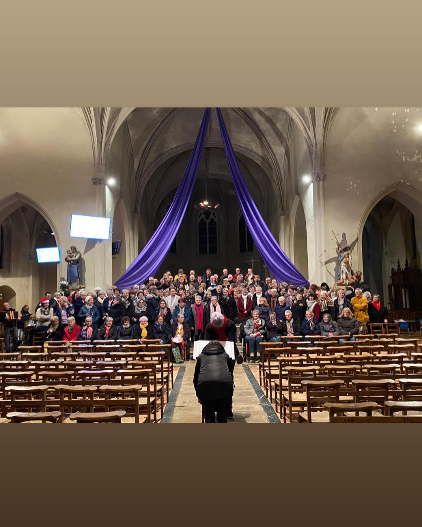Répétition pour les portes ouvertes de la chorale HUMAINS 🥰150 chanteurs ❣️ RDV Mardi 19/12 à l’église du May sur evre, 20h , pour un moment de pur bonheur 💓💗
