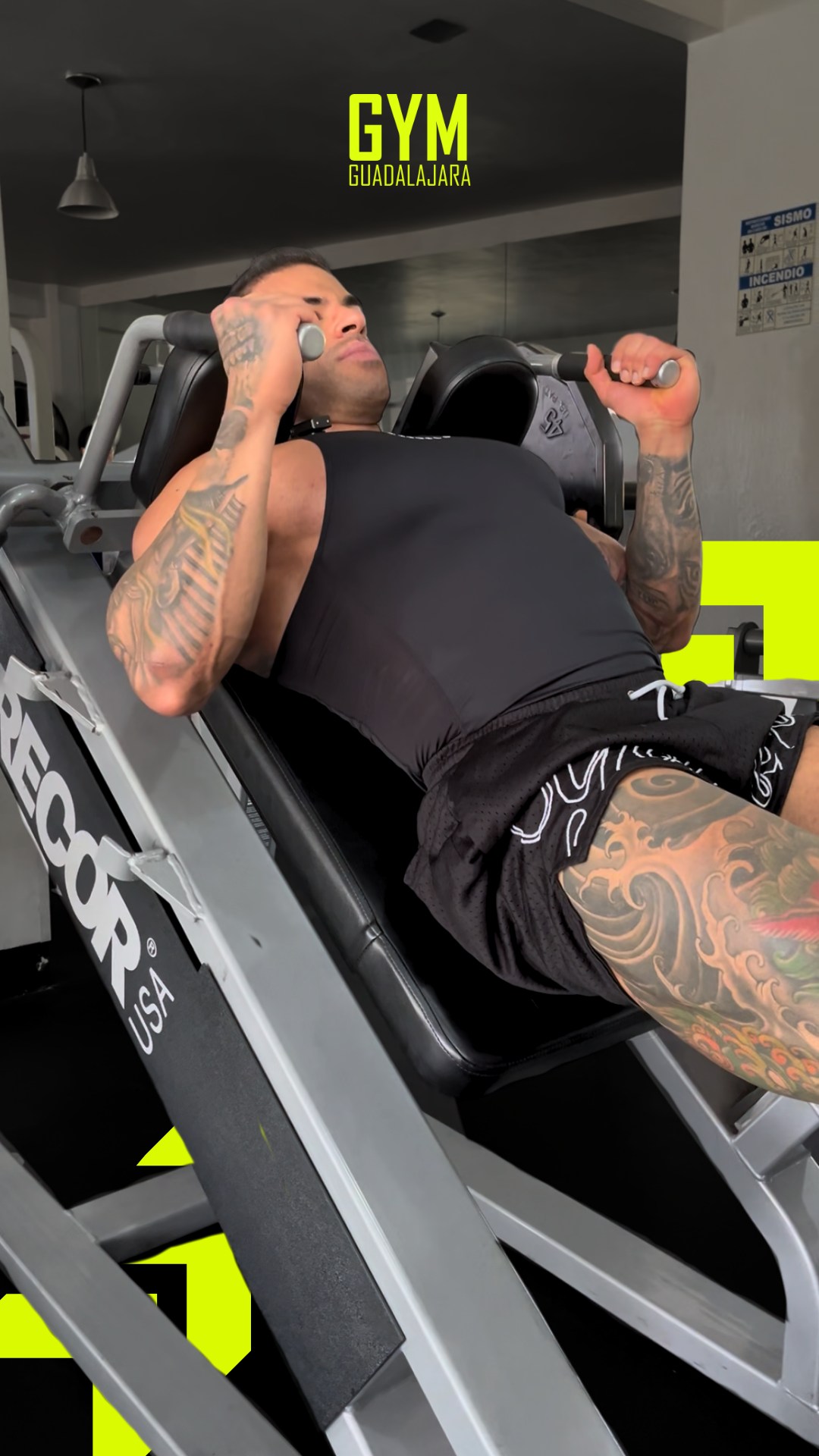 Somos mi playlist "Llegadoras en el gym" y yo contra el f***ing mundo 😎
#gymguadalajara #gym #meme #rutina