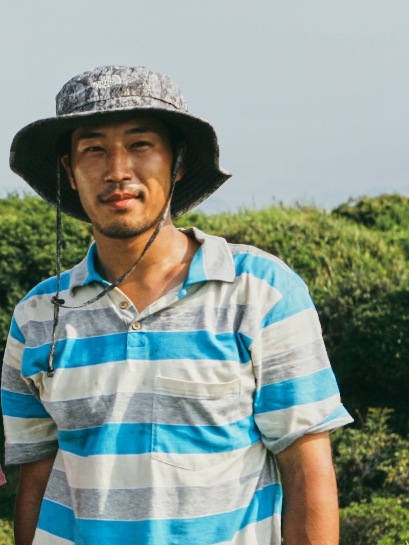 新しいプロジェクトのため写真を整理していたら、大学生時代の写真を発見。痩せてたなあ…。今から輪郭だけでもあの頃に戻せるかなあ。まあ、おっさんの自分も自然な形なので今のままでいいか。誰も気にしてないし。それにしても変な柄のシャツw