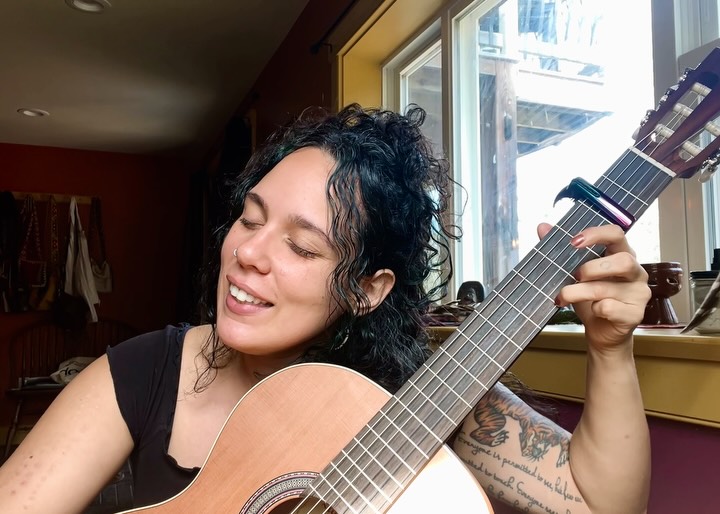 i wrote this song while spending time on a cacao farm in colombia over the winter. this is just a little snippet.. of a song about finding the flower within my heart and choosing to call it to bloom..
this video is the end of a bridge where i call upon the hummingbird to be with me as i learn to love (colibrí… bri briiii)
the close of the song translates to flower of love, flower that lives inside, flower of light, flower of peace, flower that lives in my heart.. flower of god
PS i have no editing software or proper mics to record myself when i make videos. if you’re a musician and know the secrets to postín quality content of your music (the phone just doesn’t do it) aka simple portable gear please send me yo secrets !!!
all the love <3