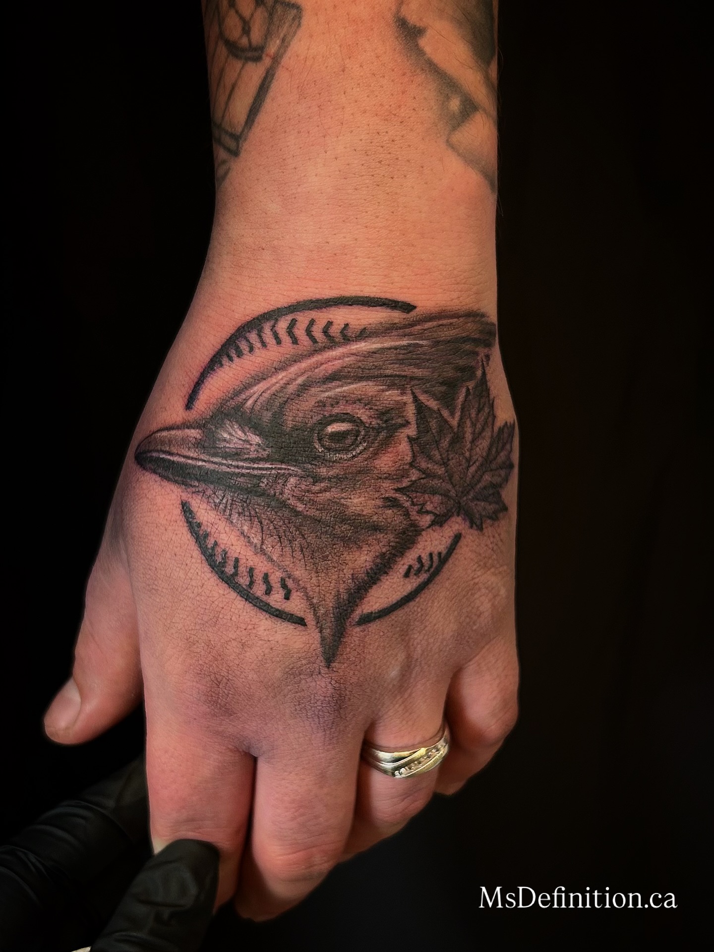 True Fan Repping @bluejays for Life 💙💙💙
I had such a fun time making this realistic version of the Blue Jays logo and an even more fun time making it come to life tattooing it for my husband @brian_7757
Hand tattoos are a very bold statement and this fan was more than ready to commit!
Follow @tattoosbydefinition to see more 🤍💙
🌹 • 💀 • 🌹 • 💀 • 🌹
• 👥 Free Consultations
• 💬 DM @tattoosbydefinition 💬
• 📩 Email: tattoosbydefinition@gmail.com
•📍Location & Links in Bio 🔗
👁️ Visit www.MsDefinition.ca for more information ℹ️
🌹 • 💀 • 🌹 • 💀 • 🌹
#tattoorealism #blackandgreytattoo #bluejaystattoo #ThoroldTattoo #NiagaraTattooArtist