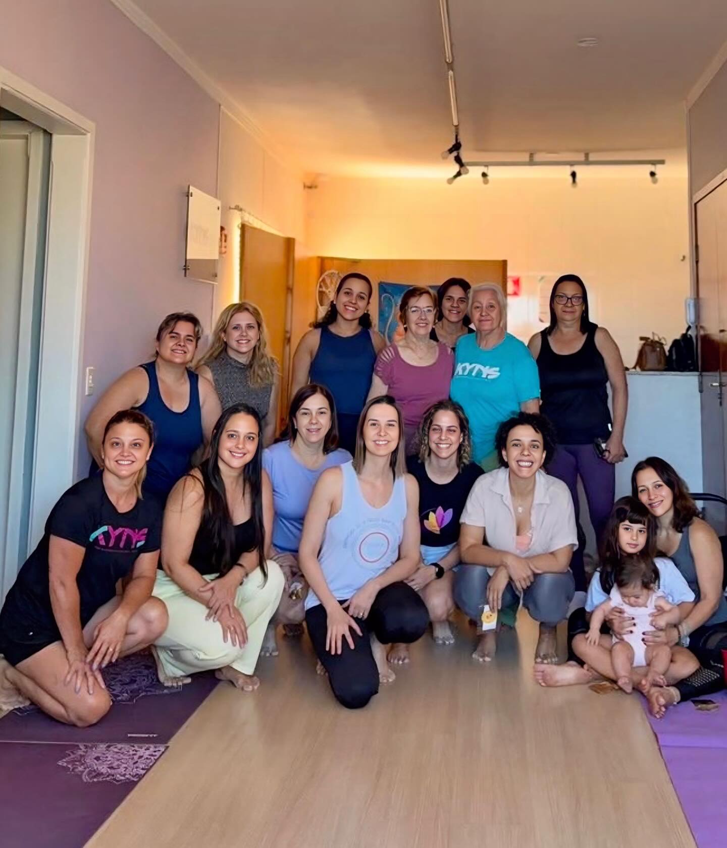 Obrigada pela linda experiência, @larissacorrea.yoga !! ♥️ foi muito bom estar novamente com vocês !!