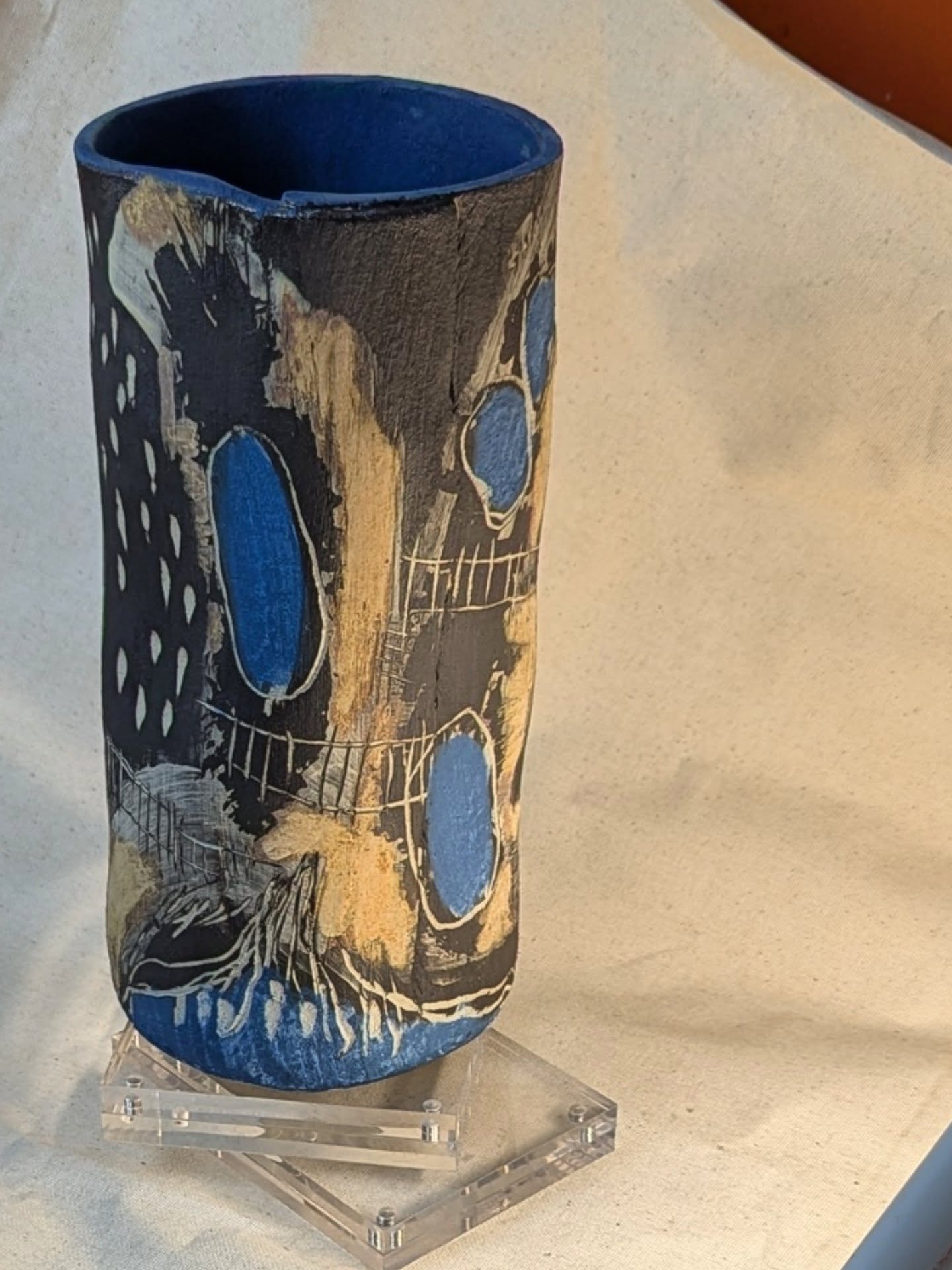 "Fragments of Shoreline"
A little bit of the coast captured in clay—textured, layered, and hand built with care.
Currently available at @cooroybutterfactory "Colours of the Coast" exhibition in the members gallery.
Approx 25cm x 12cm and 23cm x 10cm
Can be purchased individually or as a pair. 🩵
#PotteryLovers #ClayArt #HandbuiltCeramics #ArtCollectors #CoastalVibes