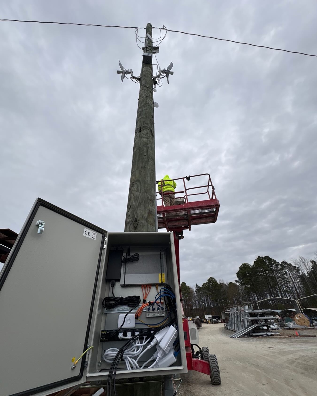 New Unifi Wireless Bridge network at Horne Brothers Communications. Connecting their equipment yard and buildings together. This network will also be used for their yard security.