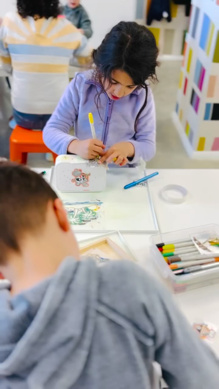 The best weekend plans are waiting for you right here in Bethesda! Visit District DabbleLab for some unforgettable creative fun in our Make & Take studio space. 😍💖👩🎨
Here, you can personalize your craft of choice from our menu. Work in our fabulous space then, take home your masterpiece! #districtdabblelab
#bethesdamd #shopsmall #craftstudio