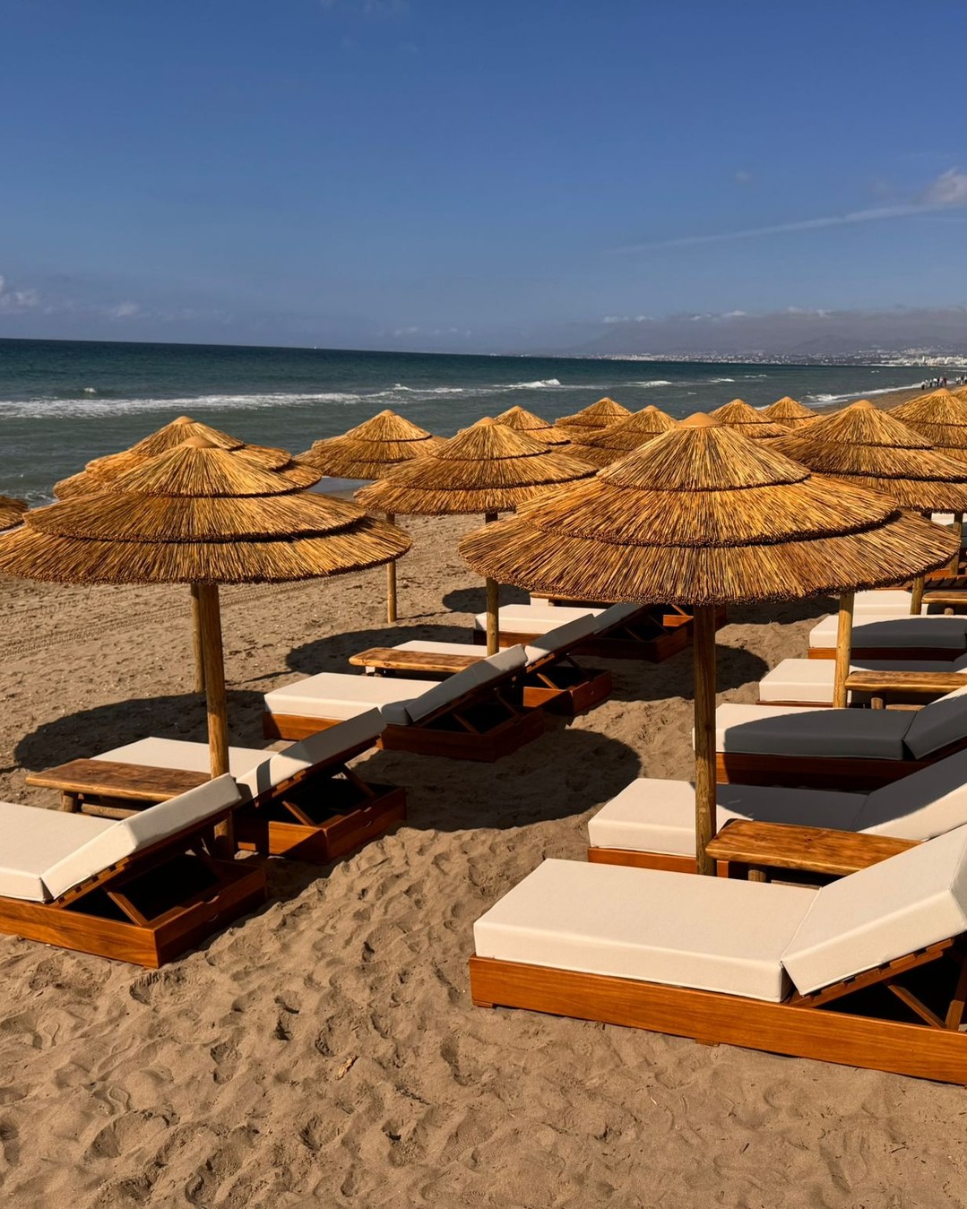 Our sunbed area is now open! ☀️
Book yours and enjoy a stress-free beach day, with towel and water included 💦✨
Reserve now on our website!
#luumabeachrestaurant #luumabeachmarbella #marbellaweekend #marbellatrip #marbellalifestyle #marbellaspain #marbellavacation #elrosariobeach