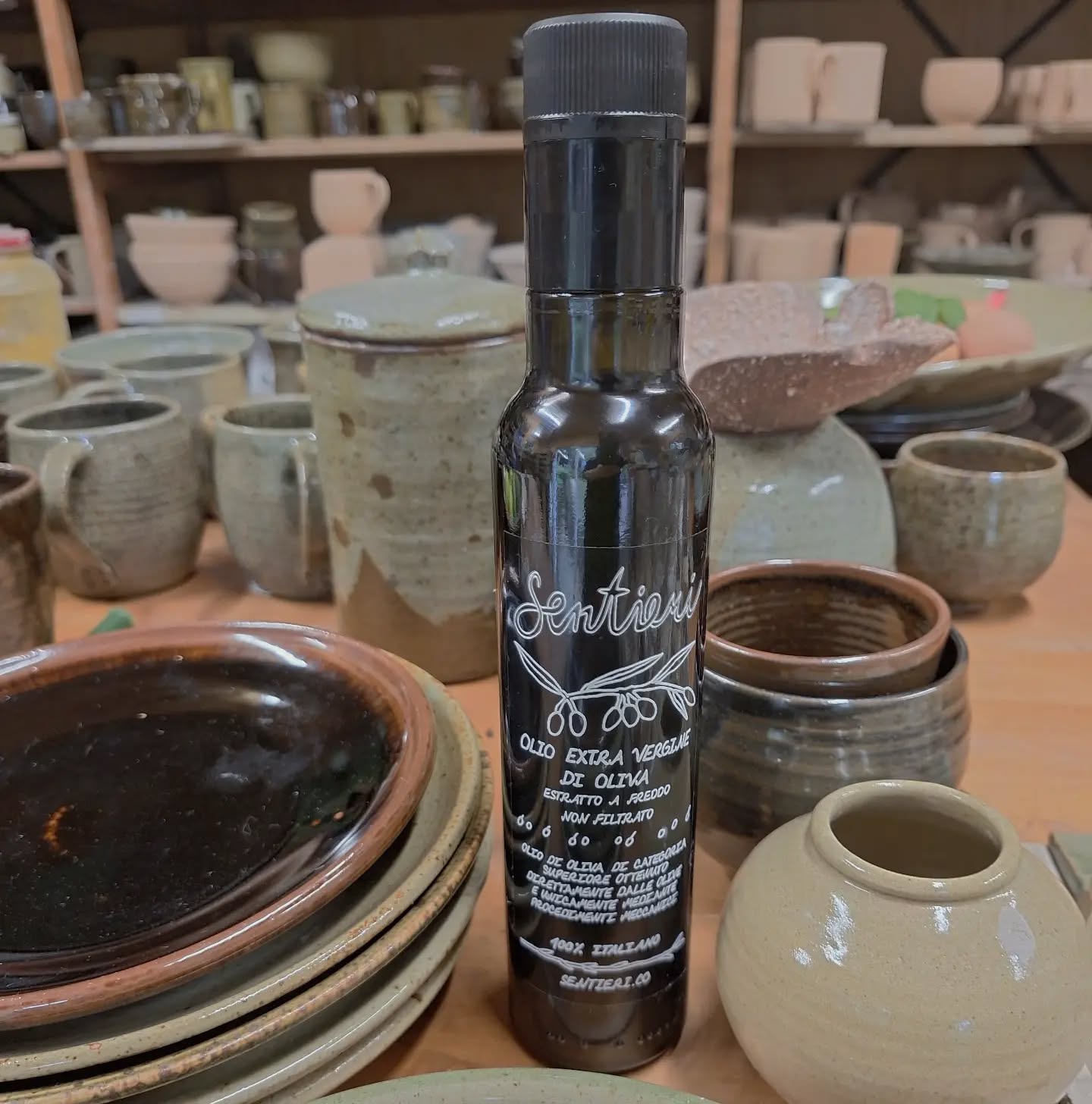 Well theres local food then theres local food gifted from Italia. Thankyou @sentieri_abruzzo for this beautiful olive oil. Cant wait to come over and make bowls from your clay...and thanks @sallylaingjewelleryenamel for the hook up!