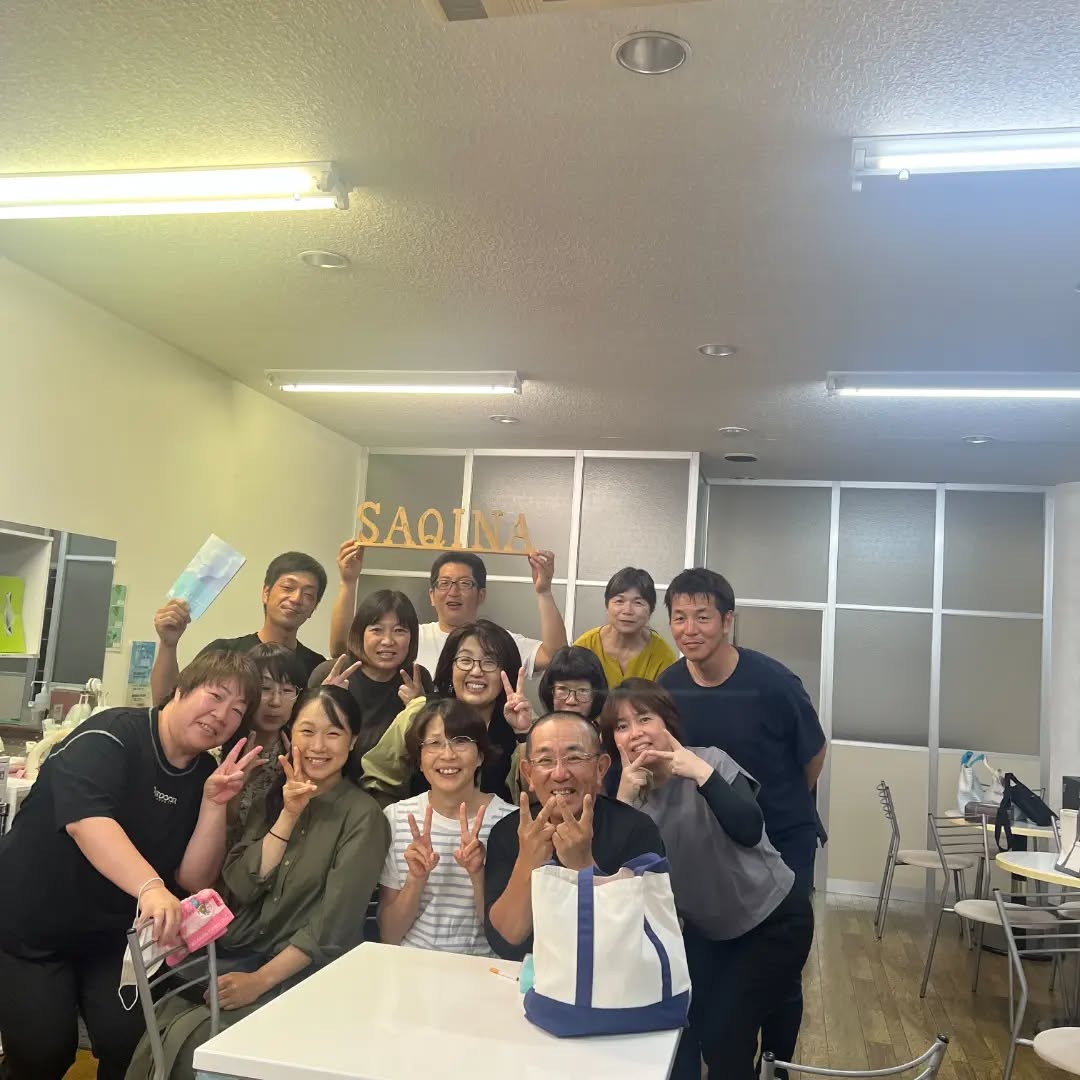 本日、
山本やすお農園の専属スタッフが、
サキナお試し体験に行きました!
日頃、紫外線あびて、肌も固くなっていた肌が、
毛穴洗浄とスチームで肌が柔らかくなり、ワントーン明るくなった感じが、しましたー😄
スッキリ、サッパリ、
リフレッシュできて、大満足❤️