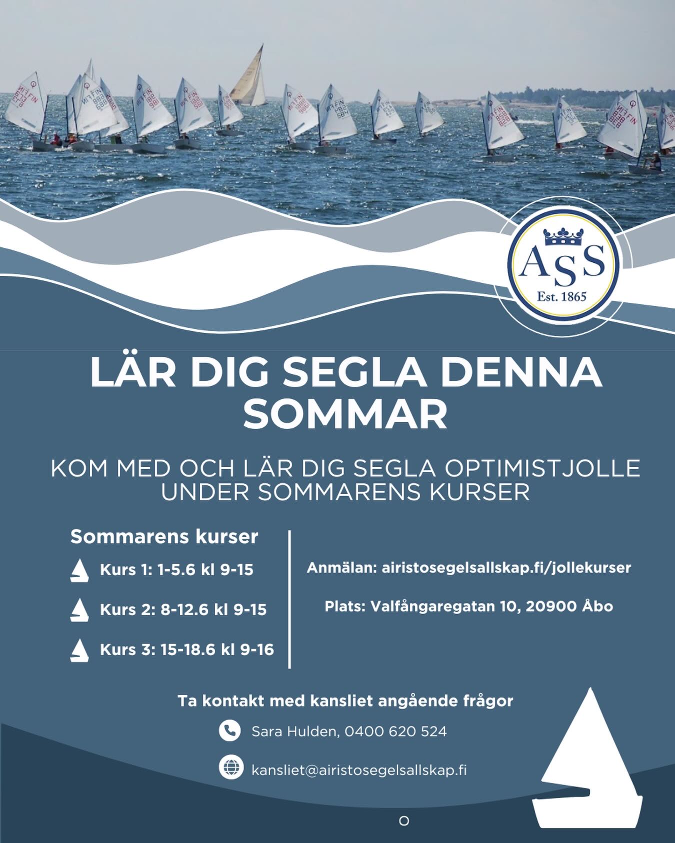 Under sommarens seglingskurser får barn från 7-års ålder uppåt lära sej segla sin egen jolle ute på havet.
ASS arrangerar kurserna för både nybörjare och lite mera erfarna seglare.
Lunch ingår i deltagaravgiften.
Kursernas huvudspråk är svenska, men tränarna pratar också finska och engelska.
