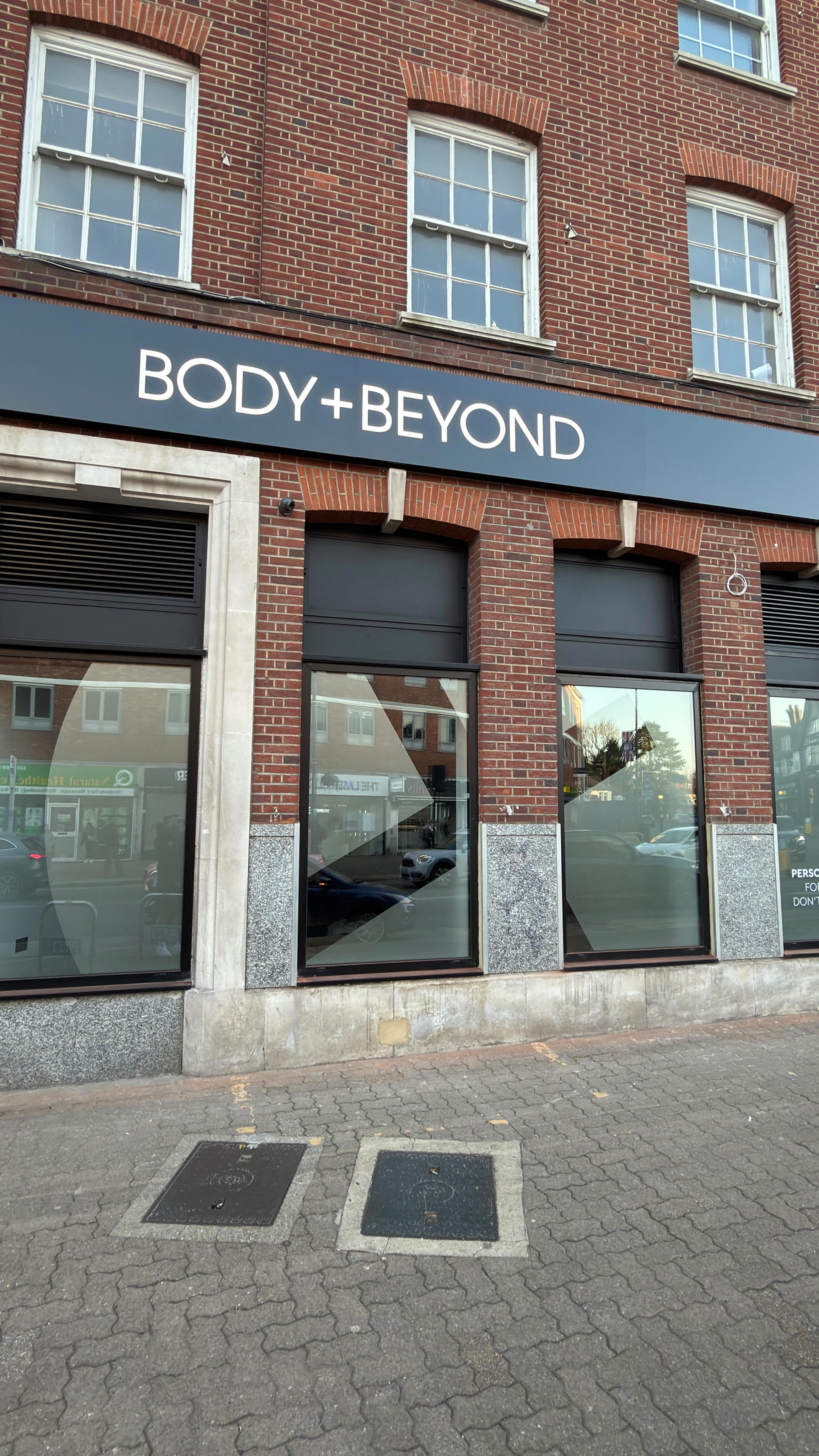 @3sg_uk working with @bodyandbeyonduk with their brand new gym in Pinner, turning this old Bank into a state of art gym #signage #signs #graphics #transformation
Small group personal training for people that do not feel at home in gyms. 🔥
So, what’s been done!
Colour change to shopfront from silver to black.
Custom window graphics for a 50% privacy.
Custom signage with projection sign.
A Team…… #wontstopcantstop
