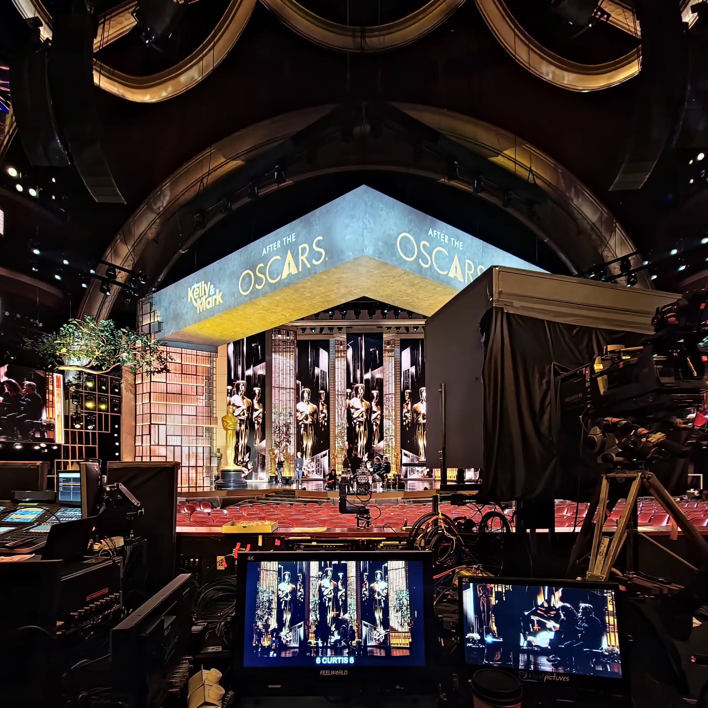 Another year of our front of house Mini Towercam, staying after the #98thacademyawards to shoot the Kelly and Mark morning show.
#kellyandmark #oscars #live #Hollywood