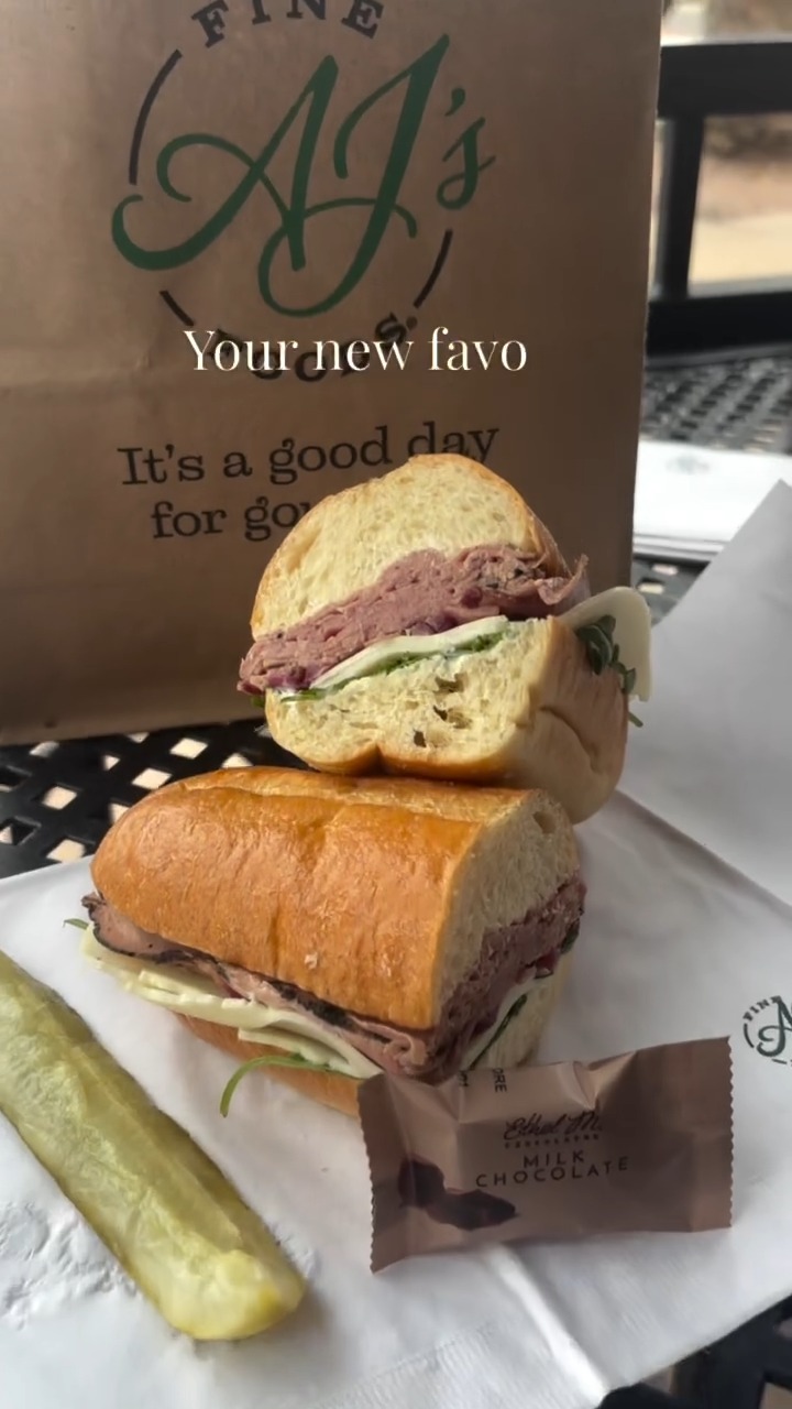 🥪✨ Upgrade your midday routine with @ajsfinefoods! Made fresh and packed with flavor, their sandwiches are the easy and tasty choice when you’re on the go. 😍
#TheShoppesatCasaPaloma #LetsShoppe #AJsFineFoods #ToGoLunchSpecials #FreshSandwich