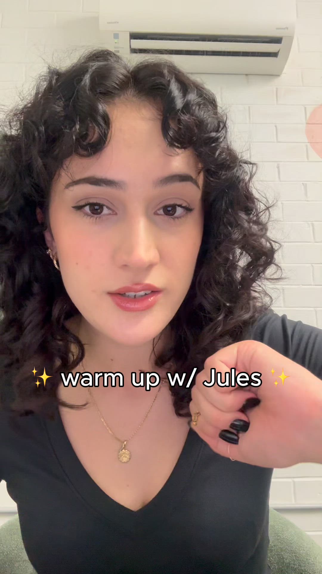Singers, it's time to warm up with Jules â¨
#VocalWarmUp #SingingPractice #WarmUpWithJules #SingerLife #MusicJourney