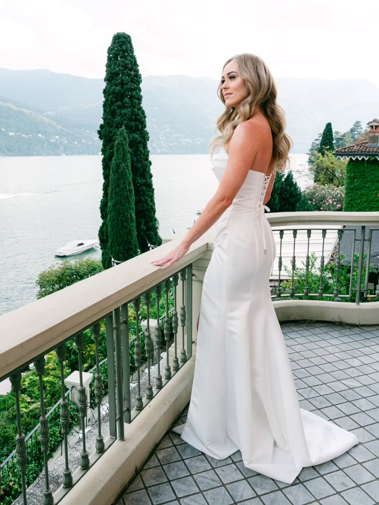THE BEAUTY OF "KATIE" 🤍
WITHOUT TRIAL ✨️
At @relaisvillavittorialakecomo
Makeup & Hair by @weddingbyjoy
Photo @fabrizioandromina
-------------------------------------
#Lakecomomakeupartist #lakecomohairstylist #lakecomowedding #LakeComoElopement #lakecomobride