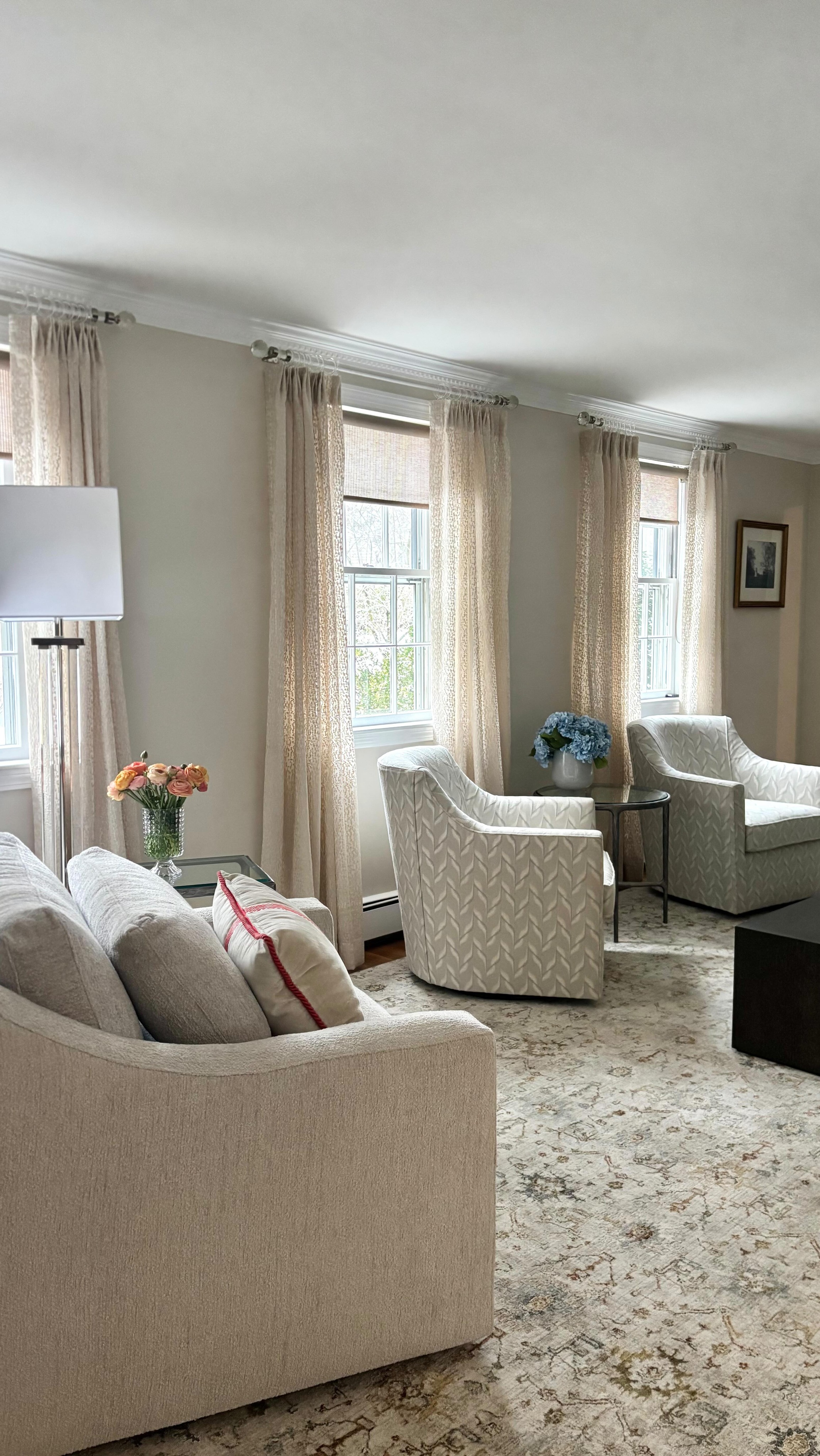 Let’s bring back living rooms!
#homedesigner #livingroominspo #timelessinteriors #interiorhomedesign #homestylinginspo