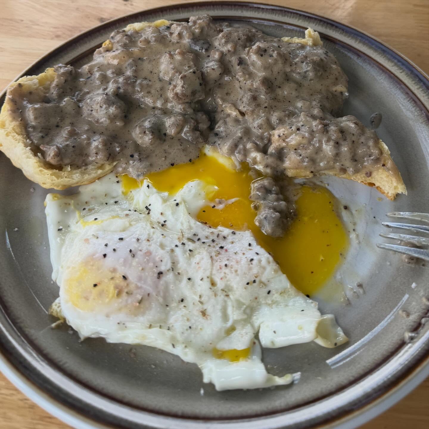 Sunday mornin, biscuits and gravy with my baby @butterflies_rainbows