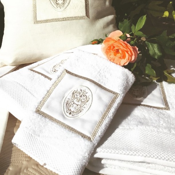 Ensemble de Bain BASTIDE ,Tissu éponge, 550 grs , 100% coton . Terry, 550 grs 100% coton .#bain#bathtowel#bathlinen#luxurytowel