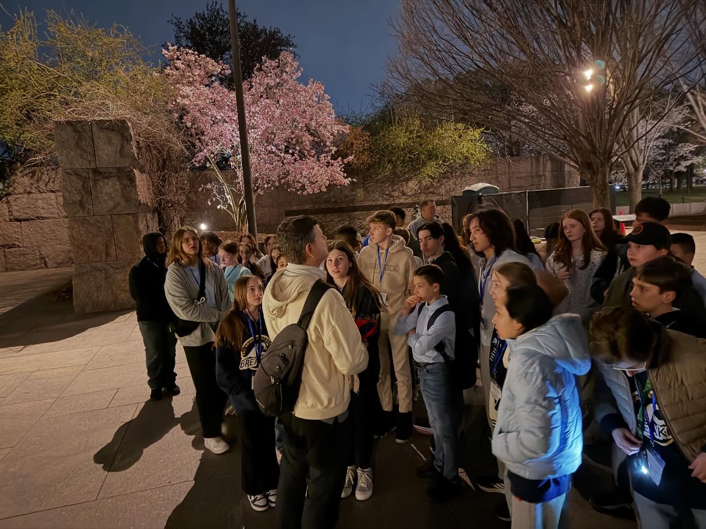 A visit to the FDR and MLK memorials.
#thebridgesacademy #thebridgesacademytakesdc #bridgesadventures