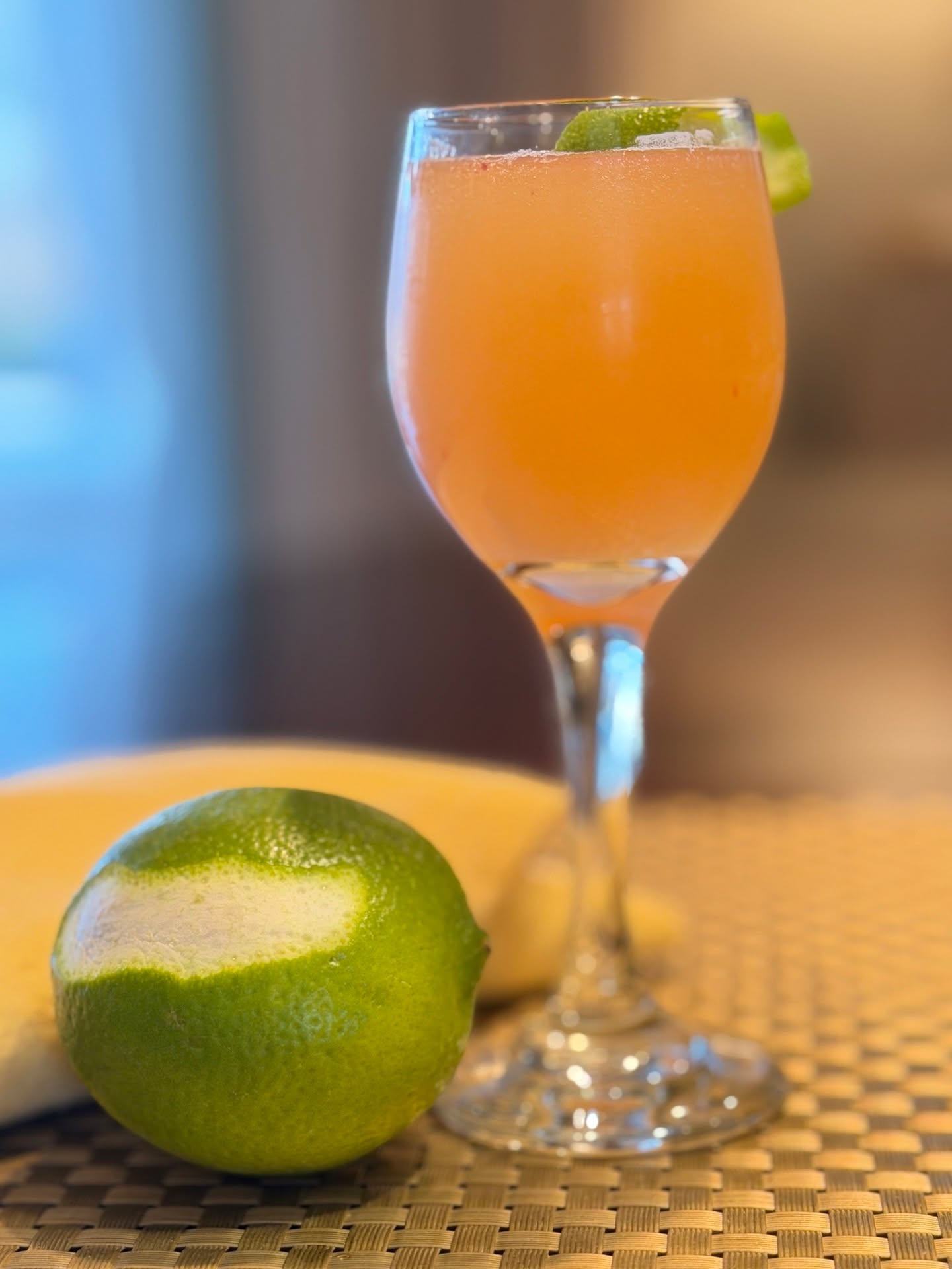 I’m excited that the weather is finally warming up a bit, and it’s the perfect excuse for an updated spring daiquiri! 🍋✨ It’s a great cocktail to sip on throughout the season.
All you need:
-1 oz aged or añejo rum
- 1 oz cognac
- ½ oz freshly squeezed lemon juice
- ½ oz simple syrup
- Grapefruit peel (grated into shaker)
Shake all ingredients over ice, strain into a small daiquiri glass, and garnish with a lime wedge or twist. 🍹
#cocktail #springtime #hosting #fruity #mixology