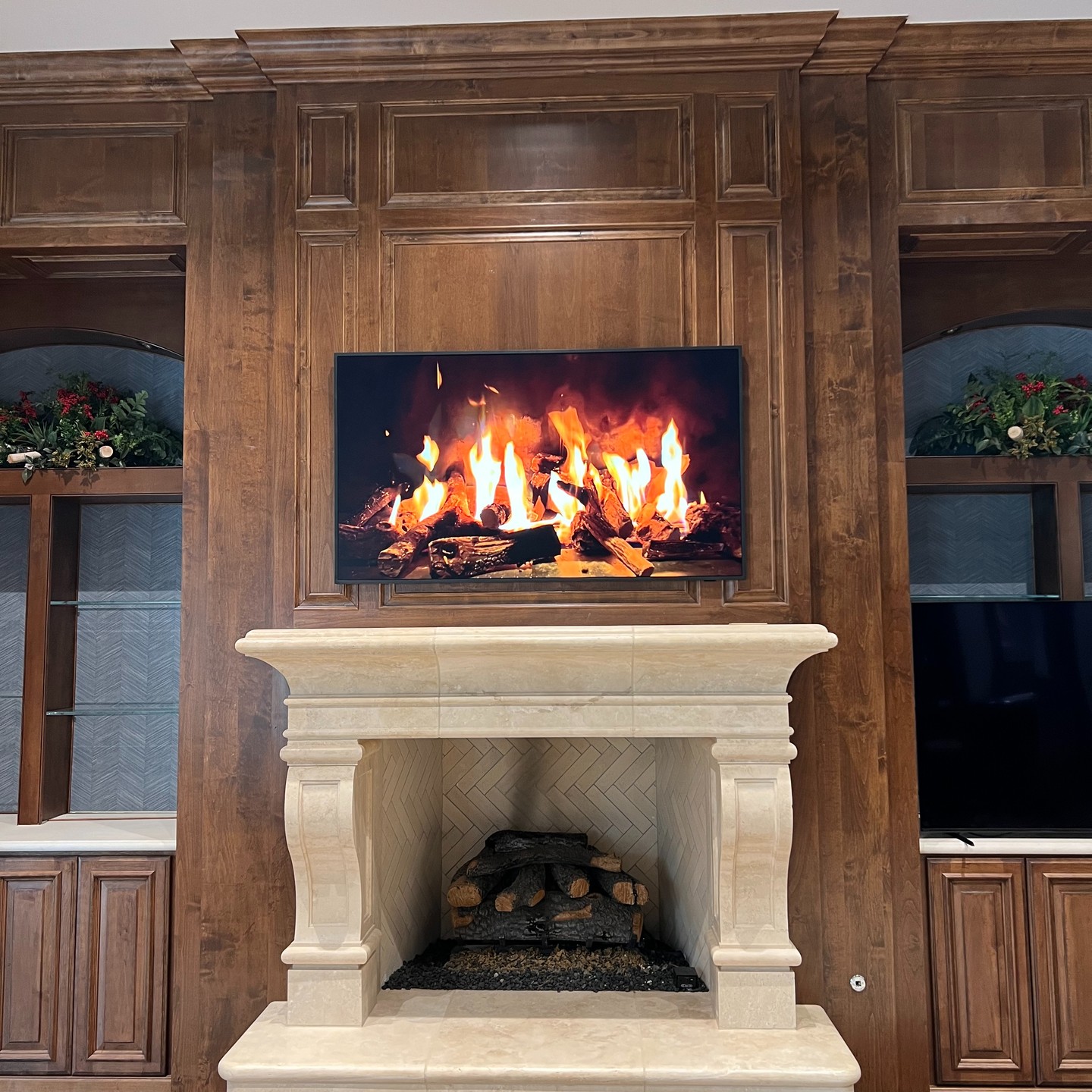 Want a piece of art added above your fireplace? Also want that art to be a TV? Samsung's Frame TV is the perfect option. This is a retrofit install our techs completed for a client that had nothing wired above their fireplace.
#Samsung #FrameTV #interiordesign #interiordecor #customhomes
