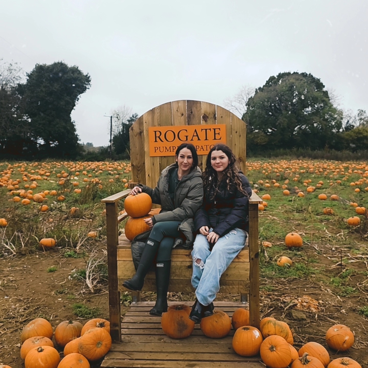 Pumpkin picking today with my girlie, so needed.
Can't wait to do some carving
#pumpkinpatch #pumpkins #pumpkinpicking #motherdaughter #qualitytime #autumn #halloween #nature #witchaesthetic