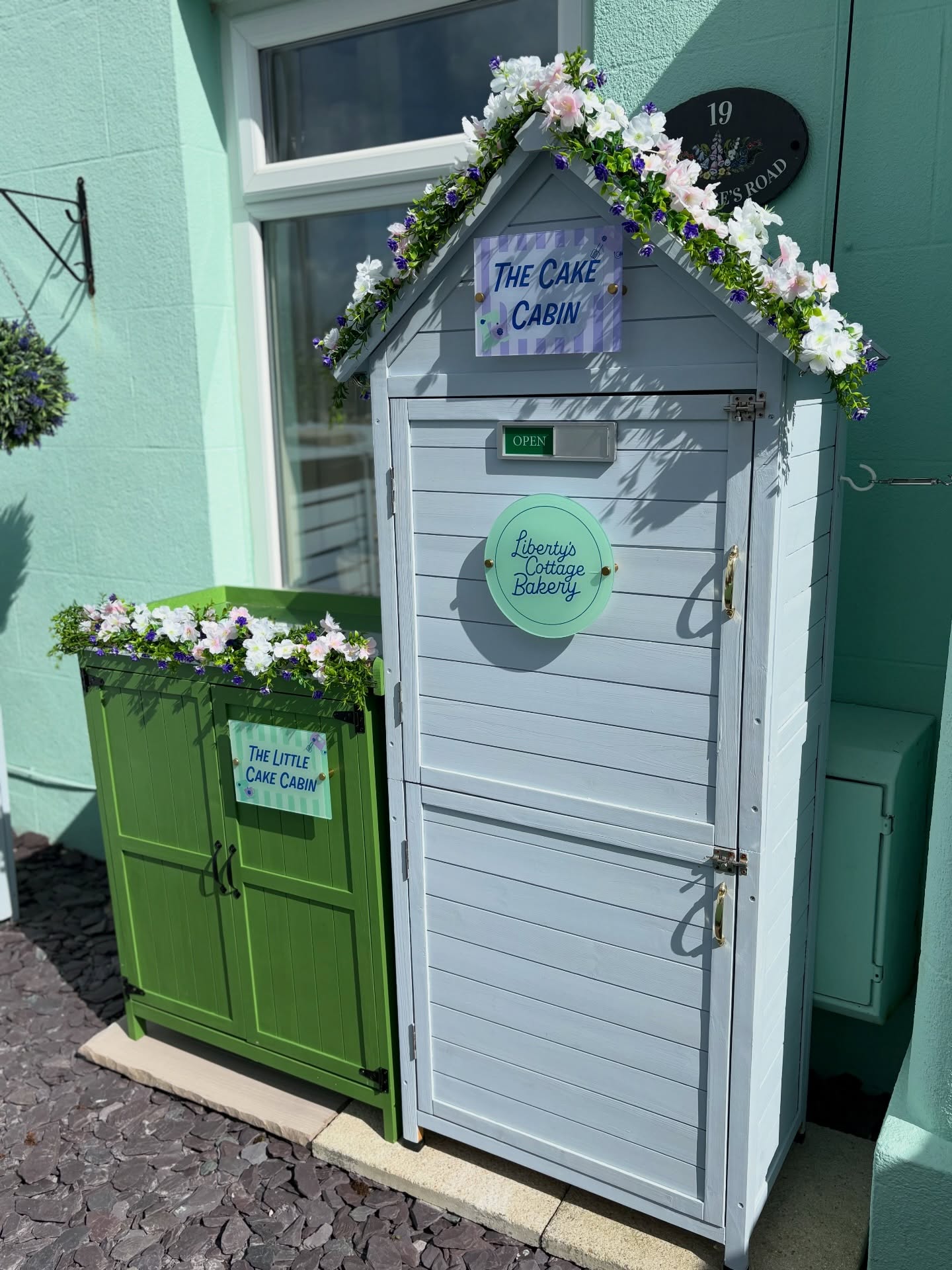 The Cake Cabin AND The Little Cake Cabin are open!😍🥰
Open today until 6pm and tomorrow 10-6pm🥰
Please pop by and spread the word! Thank you all🤩💕
📍19 St George’s Road, DT5 2AT
#TheCakeCabin #cakeshed #dorsetbaker #portlanddorset #portlanduk