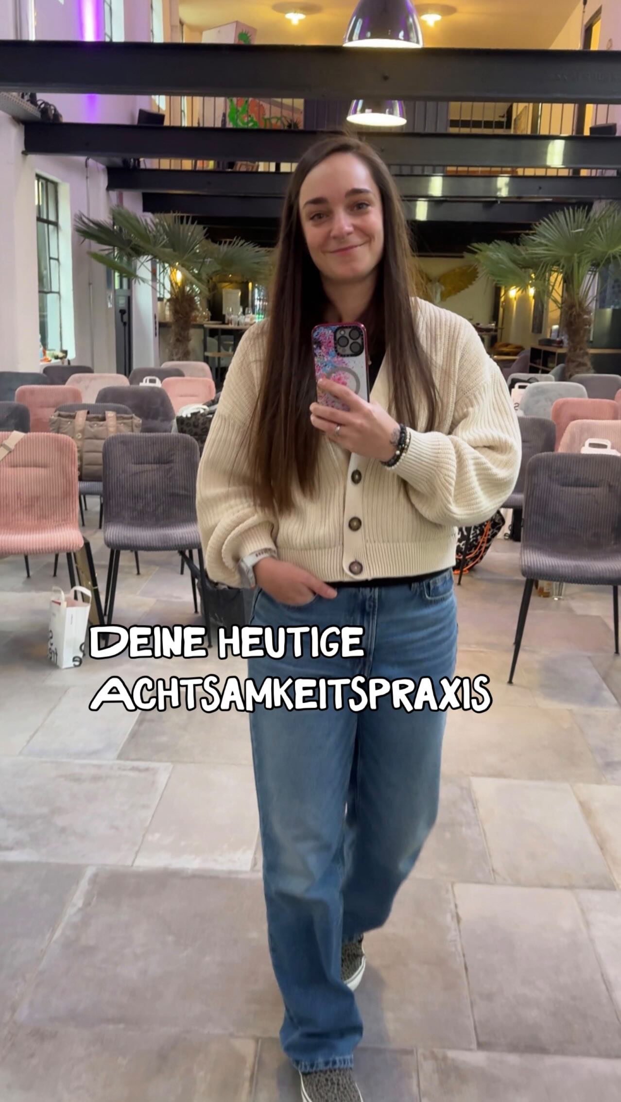 Welche Sache aus dem Reel wählst du heute?
Schreib sie in die Kommentare. ❤️✨
Wenn dir beim Anschauen jemand eingefallen ist, der gerade viel trägt oder viel nachdenkt, …
… dann schick dieser Person dieses Reel. 💌
Vielleicht ist es genau der kleine Reminder, den sie heute braucht. 🤍