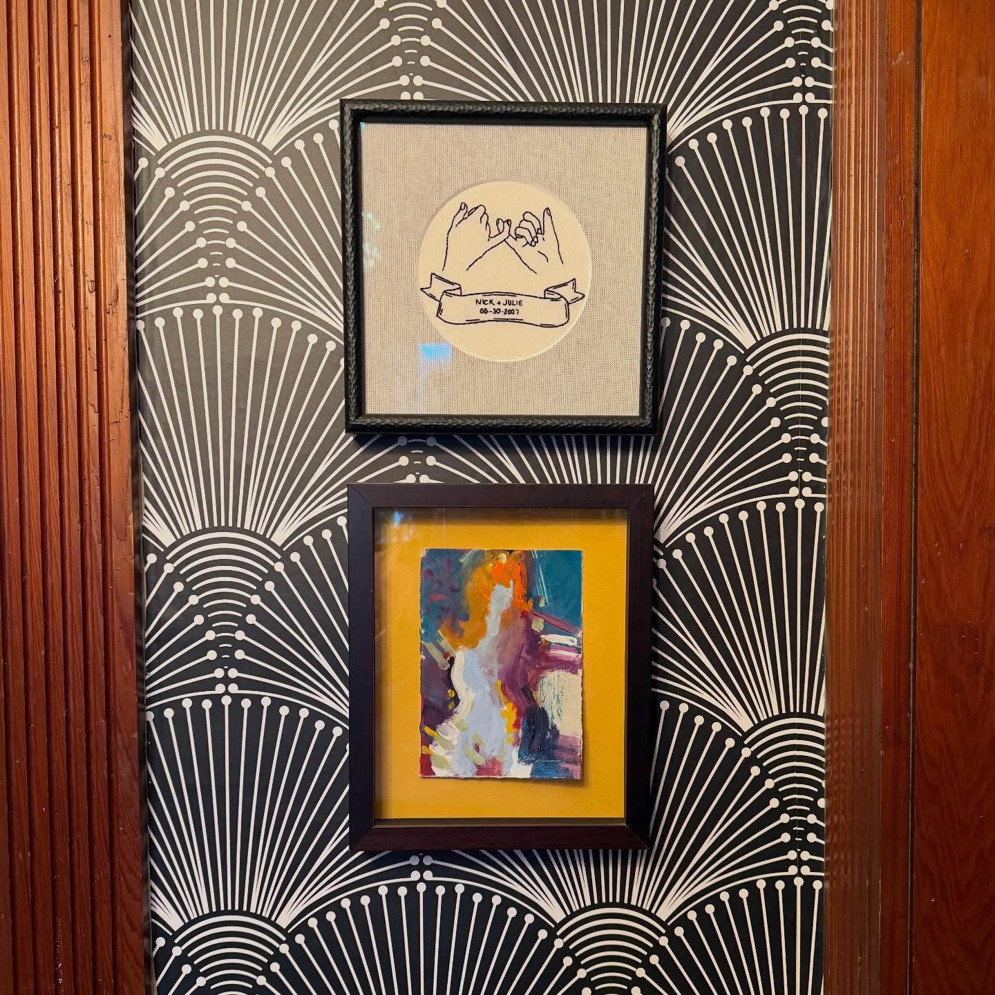 Another little corner of my world. Actually it’s a tiny hallway with awesome wallpaper. First photo showcases a funny simple, little embroidery I made for my husband on our anniversary about a decade ago, and a wonderful original painting I bought during an Arts Festival in Park City, Utah around 1995 (I lived there for 10 years). The second photo is a masterfully painted pigeon by @holly.m.burns.art . The third photo is a sweet photo of a family vacation in Hawaii where I used remnants of my wall paper as a mat (yes, brilliant framing. Thank you.) and the fourth photo shows you how tiny this hallway really is!