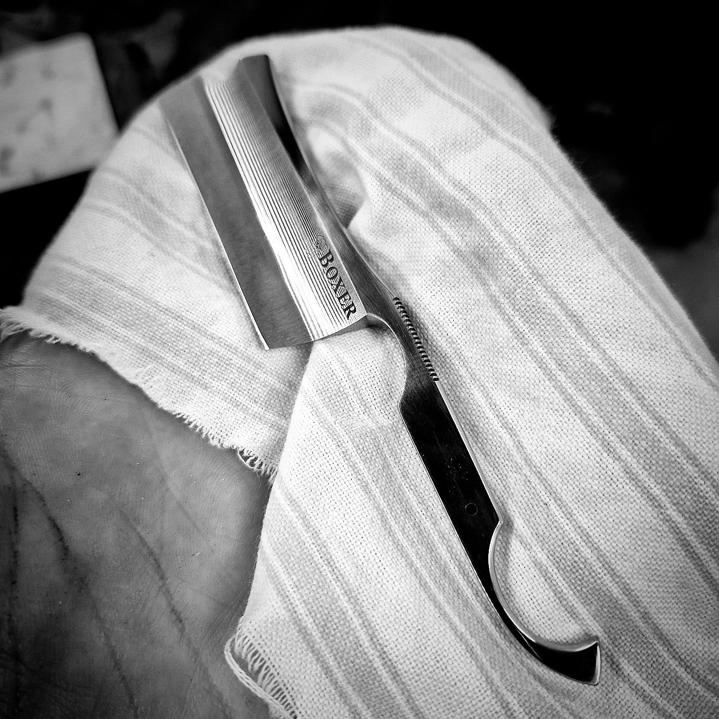 Blade all done, ready for some scales.
#boxercustomrazors #customstraightrazor #straightrazor #razor #artknife luxury handmade bespoke boystoys art sculpture wetshaving shaving shaveoftheday