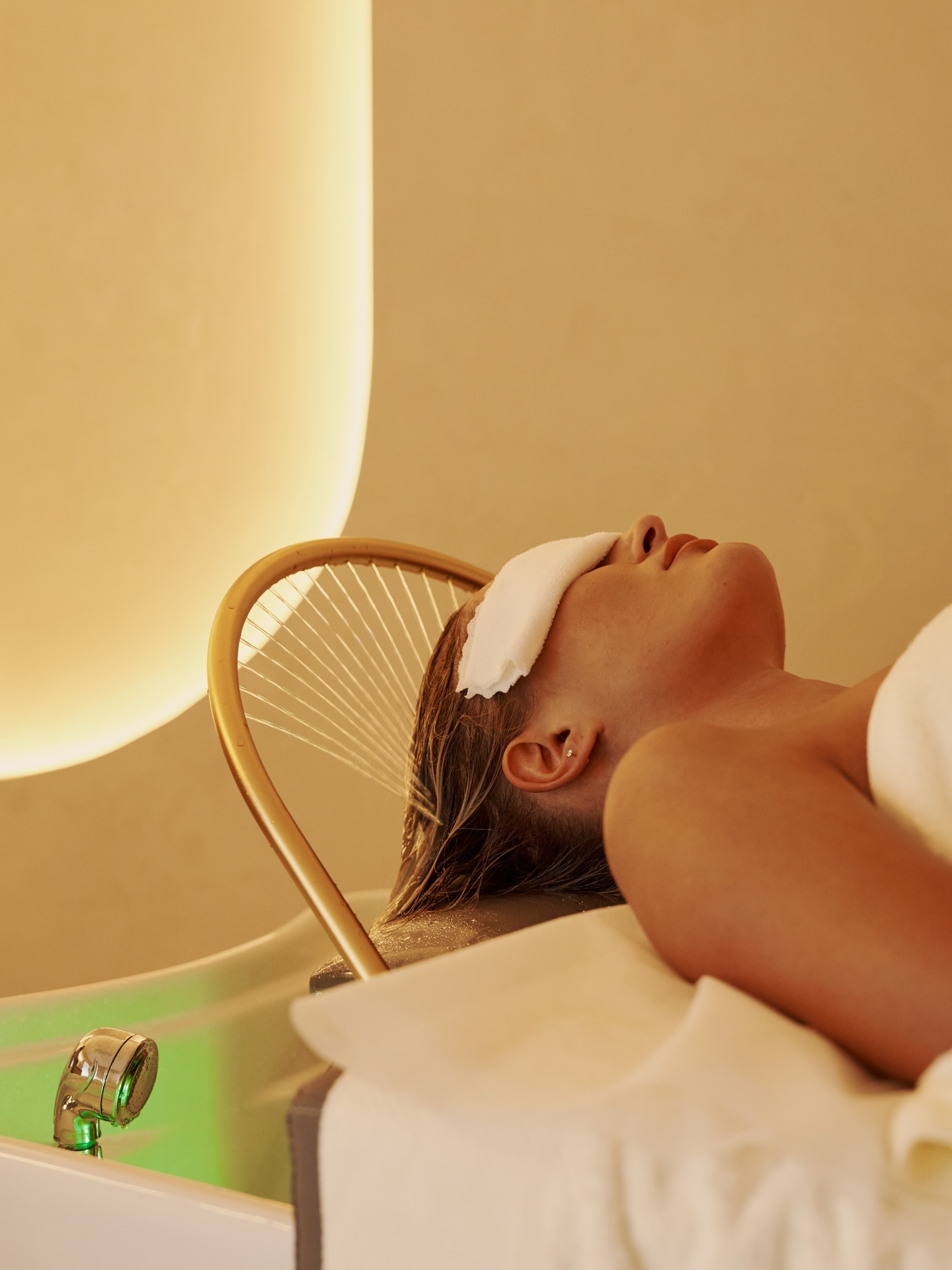 Leave the troubles of the world behind and enjoy a blissful K-Beauty hair spa treatment at @golden_glow_dubai ๐ค
โ๏ธ Book via DM or WhatsApp +971 50 8818287
#goldenglow #dubai #kbeautydubai #kbeauty #luxurydubai