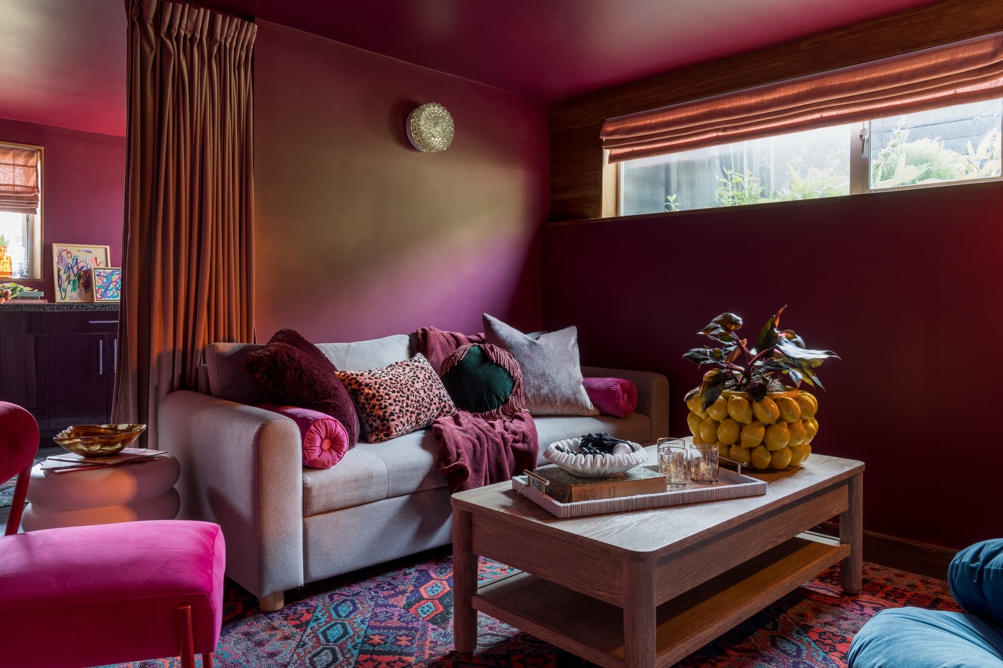 Friday energy: a little extra, zero regrets.
Deep color, bold pattern, fringe for fun, because why not? This is your sign to stop playing it safe 🙌🏼
Are you in… or still easing into it? 👀
Design @kiki_designstudio
pc @charlotteleaphotography