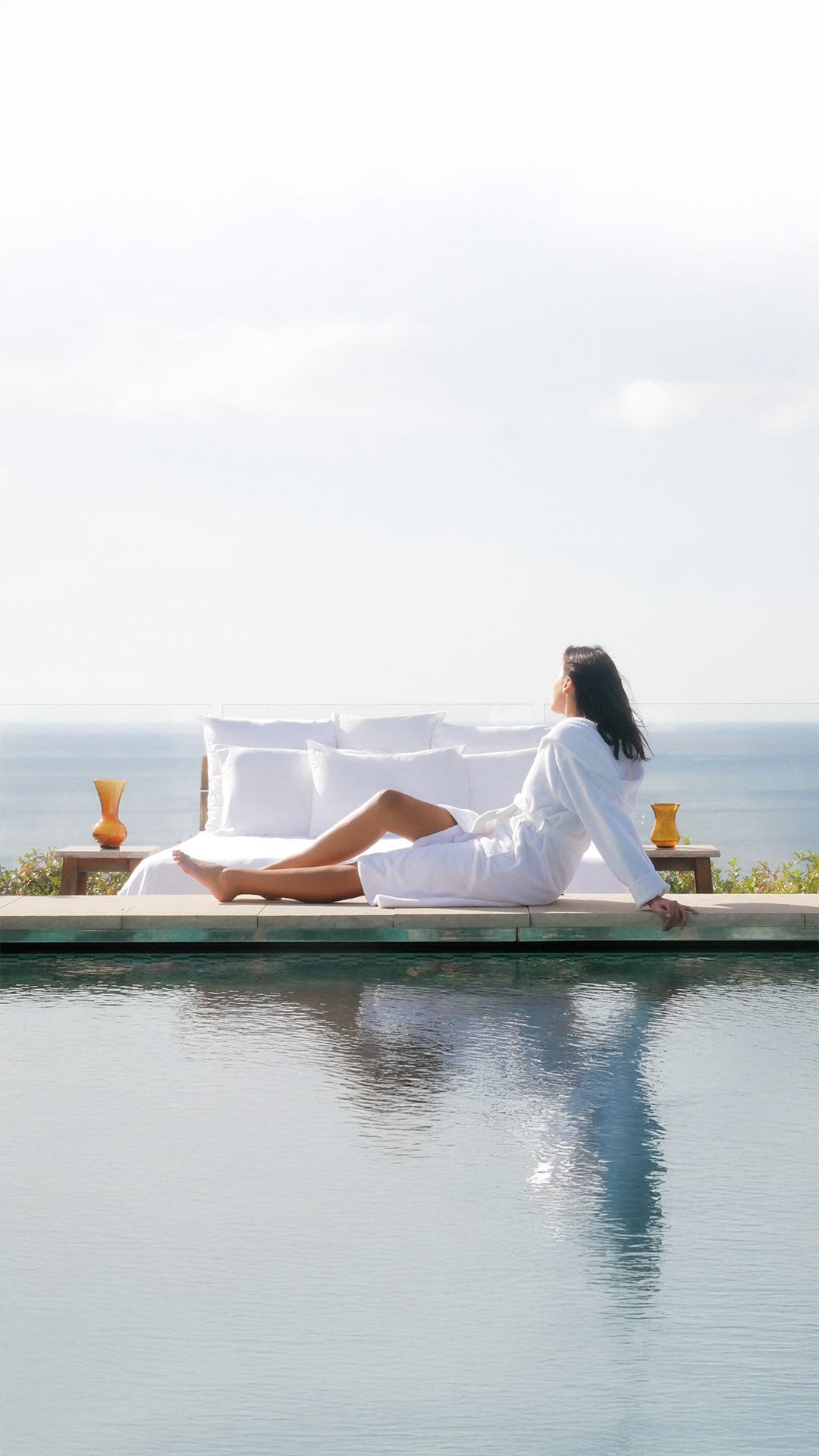 Couleur Pantone de l’année 🤍
Pour 2026, Pantone a choisi Cloud Dancer, un blanc noble et raffiné, comme couleur de l’année.
C’est une première pour Pantone, qui opte pour un blanc, symbole d’un retour à l’essentiel, d’un besoin d’apaisement et de sérénité.
Chez Garnier Thiebaut, le blanc reste chaque année notre couleur de prédilection pour l’hôtellerie et la restauration.
Il incarne l’élégance intemporelle et sublime le linge de lieux d’exception. ✨
#GarnierThiebaut #savoirfaire #Pantone #coloroftheyear