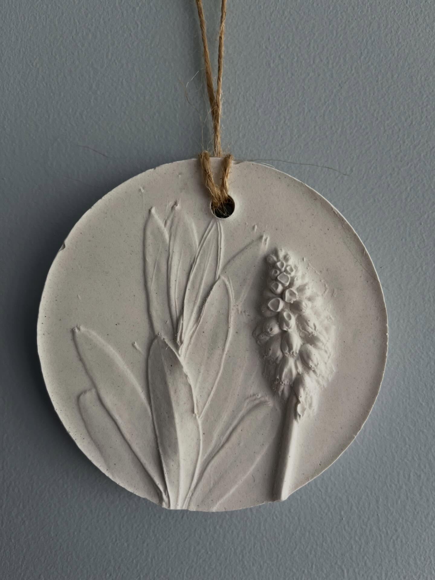 Great to spend some time with Annie from @timetoblossomwithannie making these flower moulds.
We are really excited to be supporting @wilderness_expertise students in May who are visiting from Nigeria to complete their DofE. We will bring some relaxation and fun to their day, after a long day of walking!
#yogaforall #wildernessexpertise #thegrowconcept #timetoblossom #dukeofedinburgh