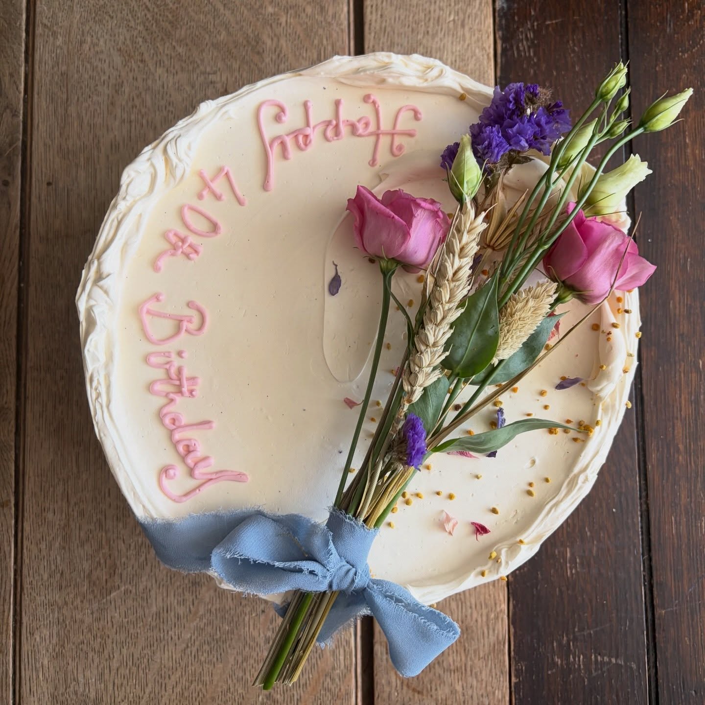 A Monday morning chat about ingredients, prompted by a new customer who travelled by train and back from Gravesend this weekend, to collect a cake order (hi Sunny!). The reason? She wanted to order from a company who had a list of ingredients she understood, and believes in the importance of quality ingredients.
On that front we can help, because it matters to me too. The free range eggs we use come from down the road @woodlandsfarmeggs, and the flours are from @shiptonmill and @noningtonfarms, local fruits from the greengrocer make up the flavourings and fillings, and always a focus on seasonality alongside choice crowd pleasers (please don’t ask me for red velvet though… 😬).
I think it’s worth noting too that these ingredients are not the most cost effective from a margin perspective, and yet I take care to judge our business prices alongside competitors who don’t necessarily use the same quality produce. I understand if some customers might find our prices ‘too high’ (always fun to hear that after a multiple lengthy conversation discussing an order…), but honestly, that’s only a valid argument if you are comparing with a factory produced item, over another hand made cake.
And so, thanks Sunny for your lovely chat about ingredients, I could natter on about that all day! And thanks to everyone that orders our cakes! 🥚
#dealkent #dealkentuk #bespokecake #seasonalproduce #kentcakes