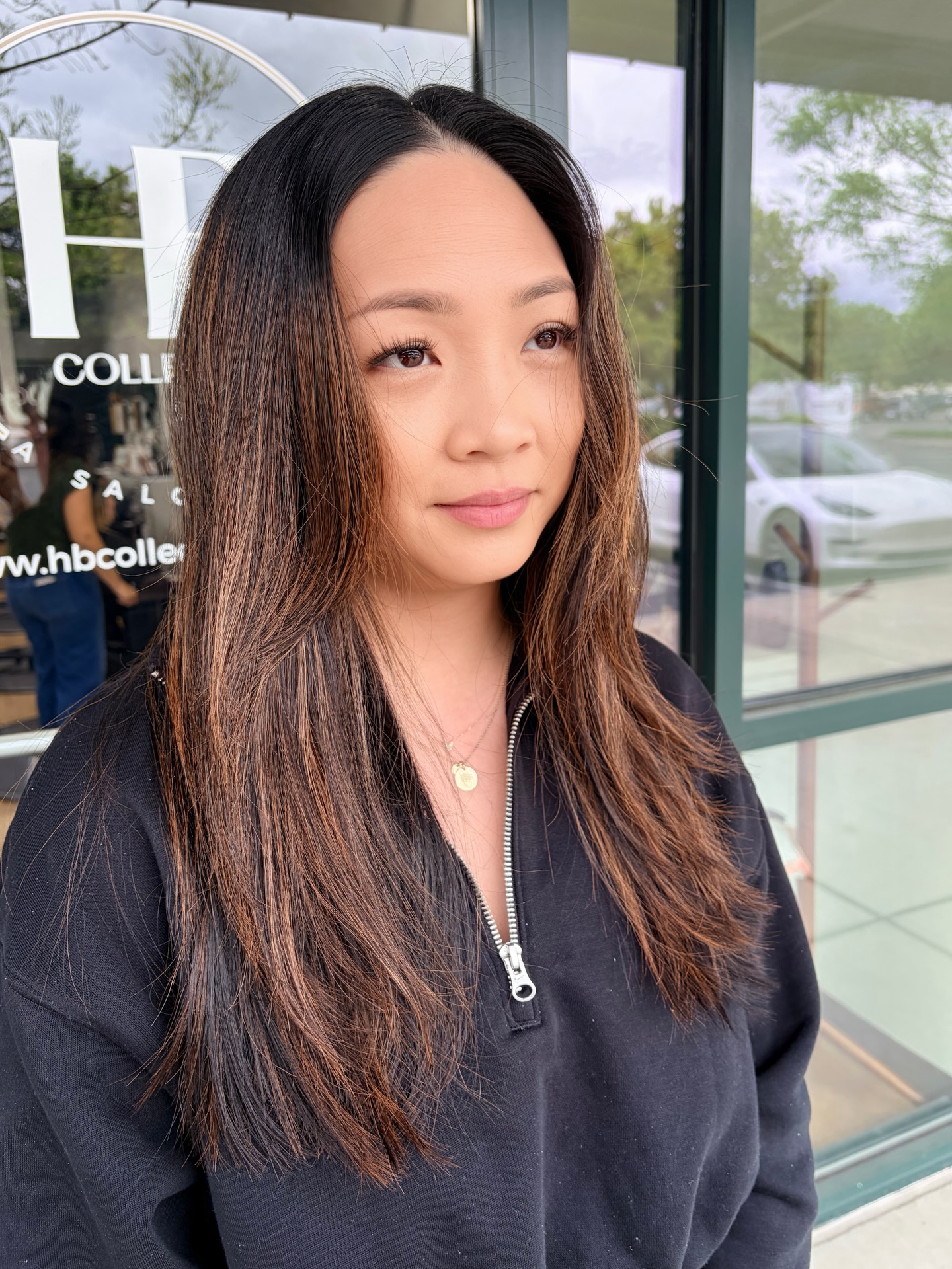 Check out this stunning hair transformation!
In the first picture, you can see my clients hair in its natural state—long and straight. She comes in every three months to get a highlight. After some styling magic, the second photo showcases beautiful, bouncy waves with added dimension and highlights!
It’s incredible how a fresh style can boost your confidence and change your look. If you’re thinking about a hair makeover, I highly recommend taking the plunge!
Let me know what you think of the transformation! @hbcollectivesalon @rachelle.k.b