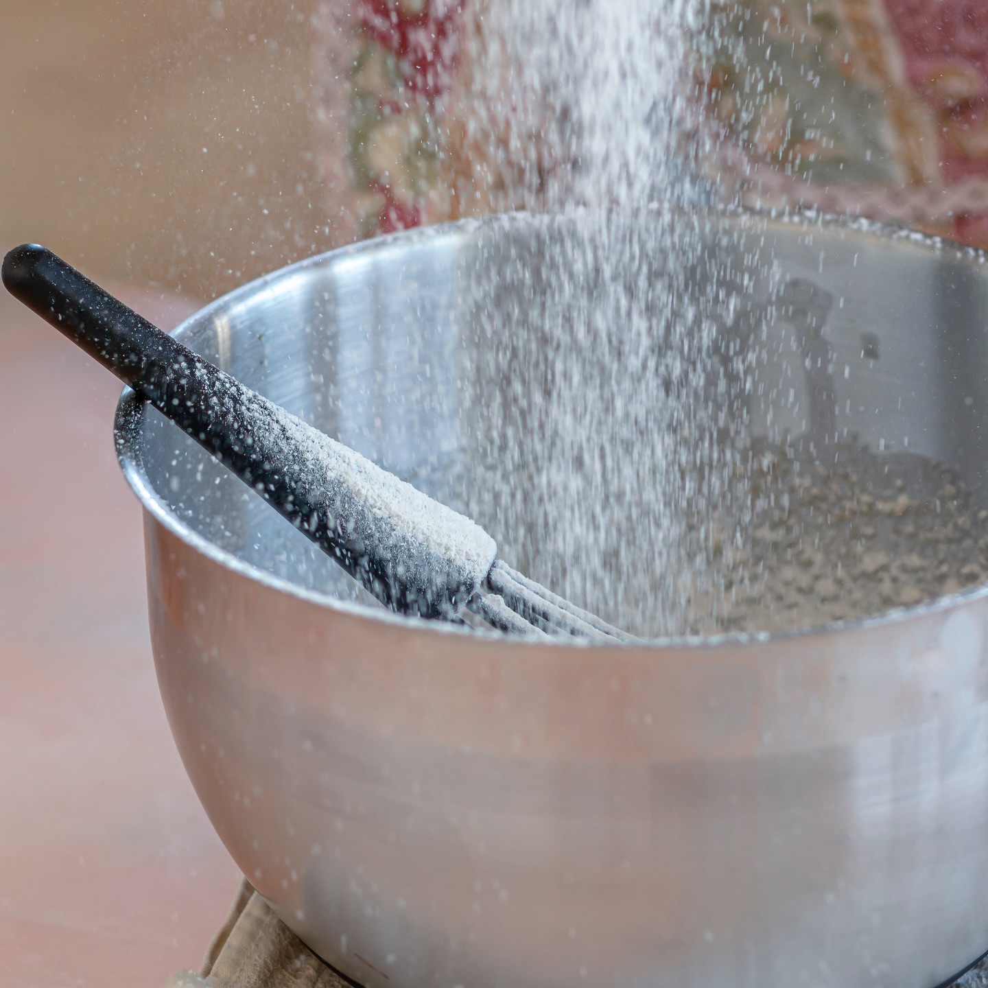 Cozy White Chocolate Spelt Muffins with Cardamom and Saffron 🧡 Can be upgraded to cupcakes with a simple Mascarpone topping 🧁 Comment RECIPE, and I will send it your way! Or copy and paste to your browser: https://open.substack.com/pub/healthycomfortfood/p/white-chocolate-spelt-muffins-with And don’t forget to subscribe to the free newsletter! 📰