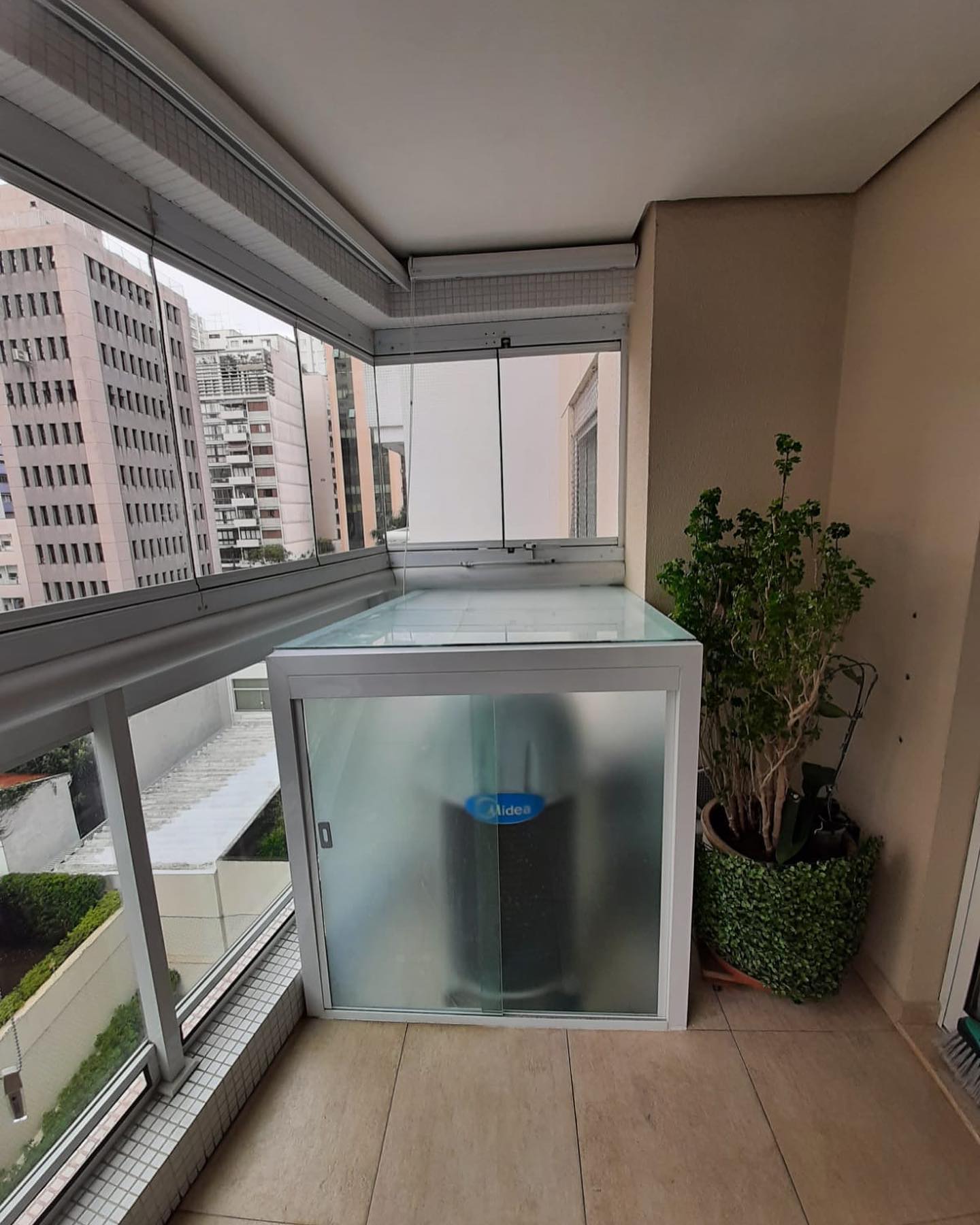 ✅instalação de dois aparelhos de 09mil btus , ✅Higienização completa ✅ aquário de vidro pra condensadora em em sacada !
TUDO FEITO PELA CLIMA SP
Venha conferir nossos serviços! Solicite um orçamento sem compromisso !
#aquarioarcondicionado #caixadevidroparaarcondicionado #caixadevidro